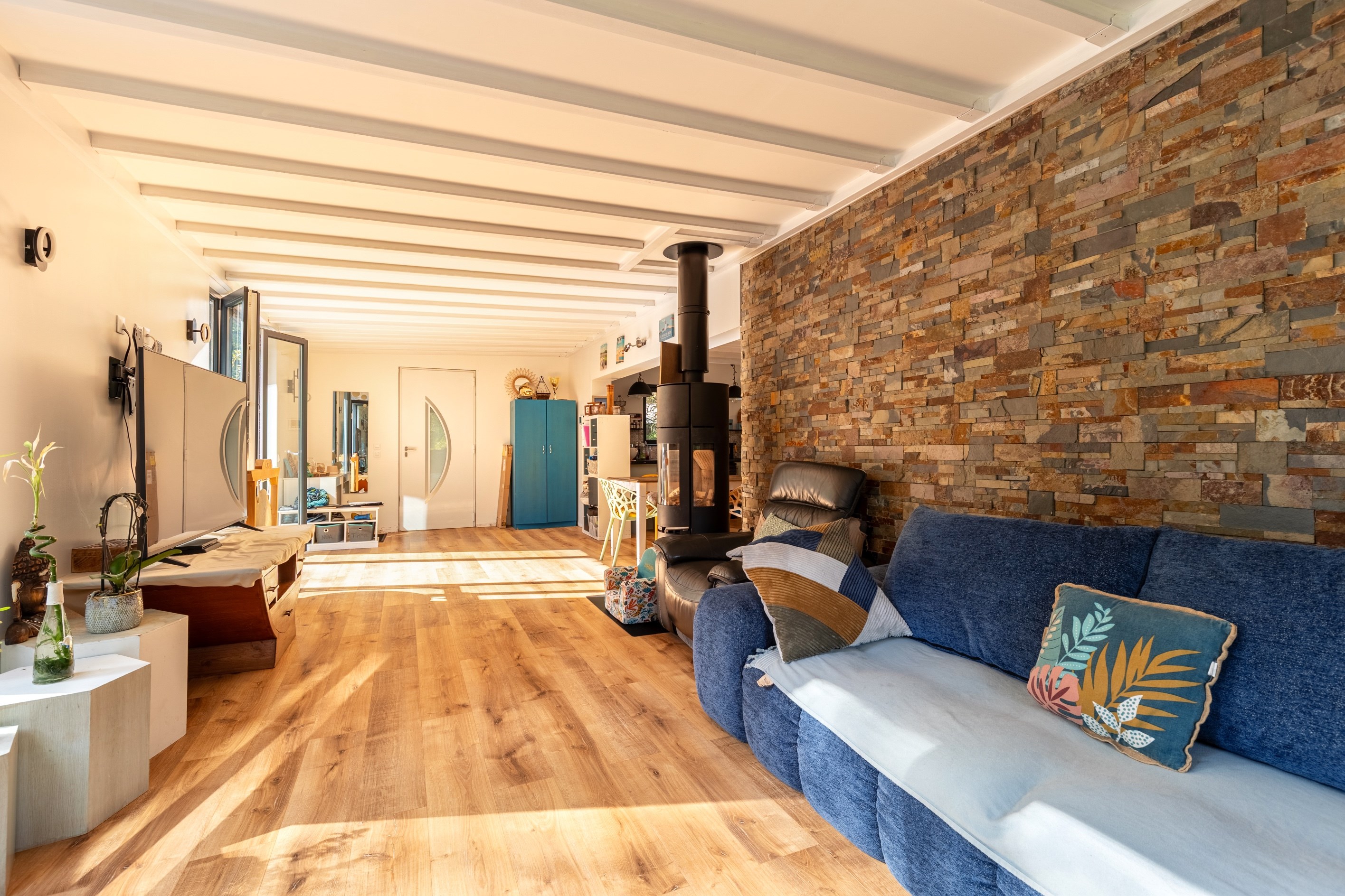  CHARMING WOOD-CLAD VILLA IN A QUIET, IDYLLIC LOCATION IN THE HEART OF A FULLY F… - 物件實景