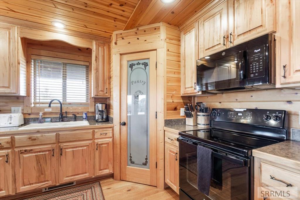 ISLAND PARK, Idaho, 83429, United States, 5 Bedrooms Bedrooms, ,3 BathroomsBathrooms,Residential,For Sale,1923519