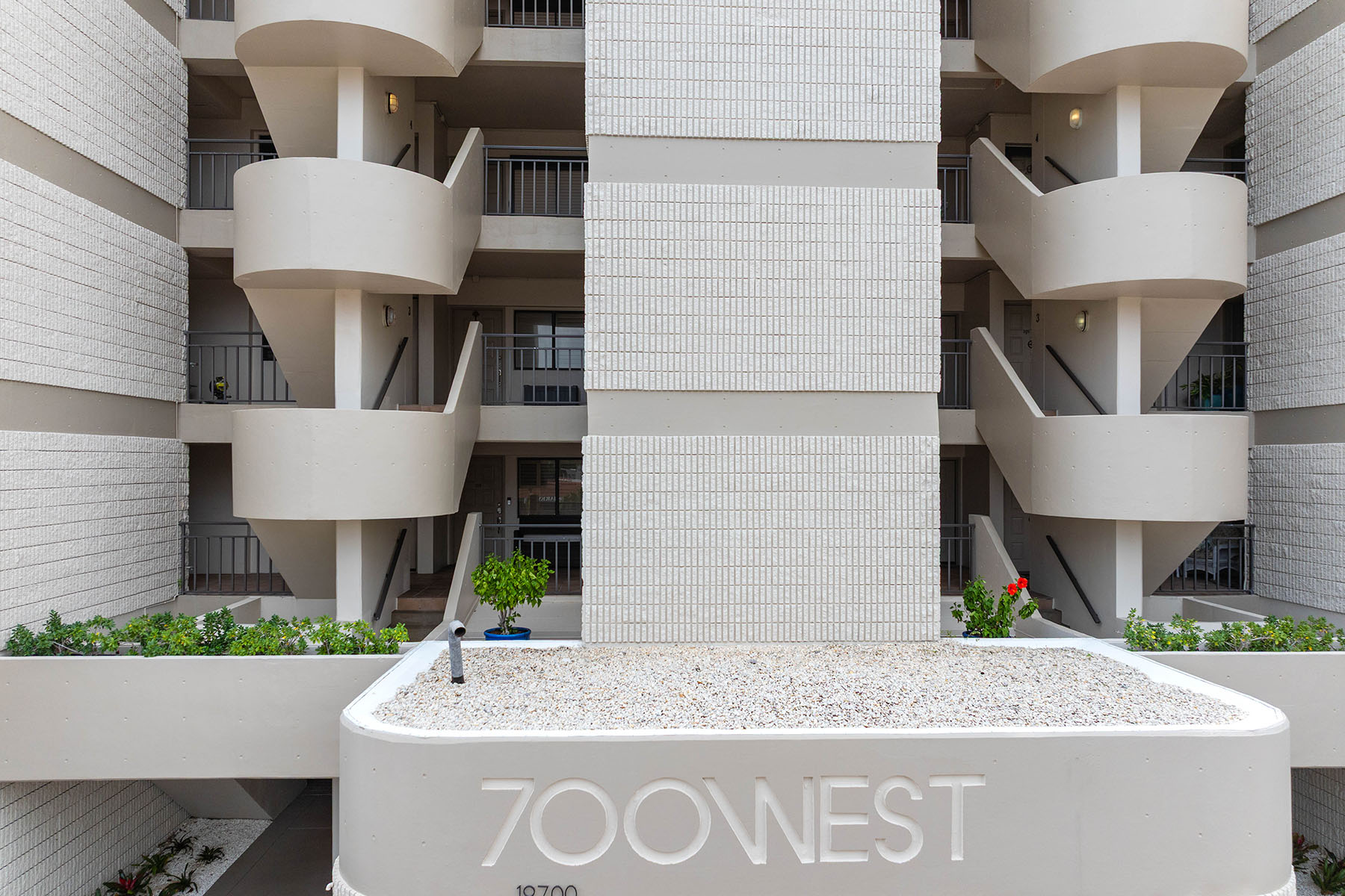  700 WEST CONDO - 物件實景