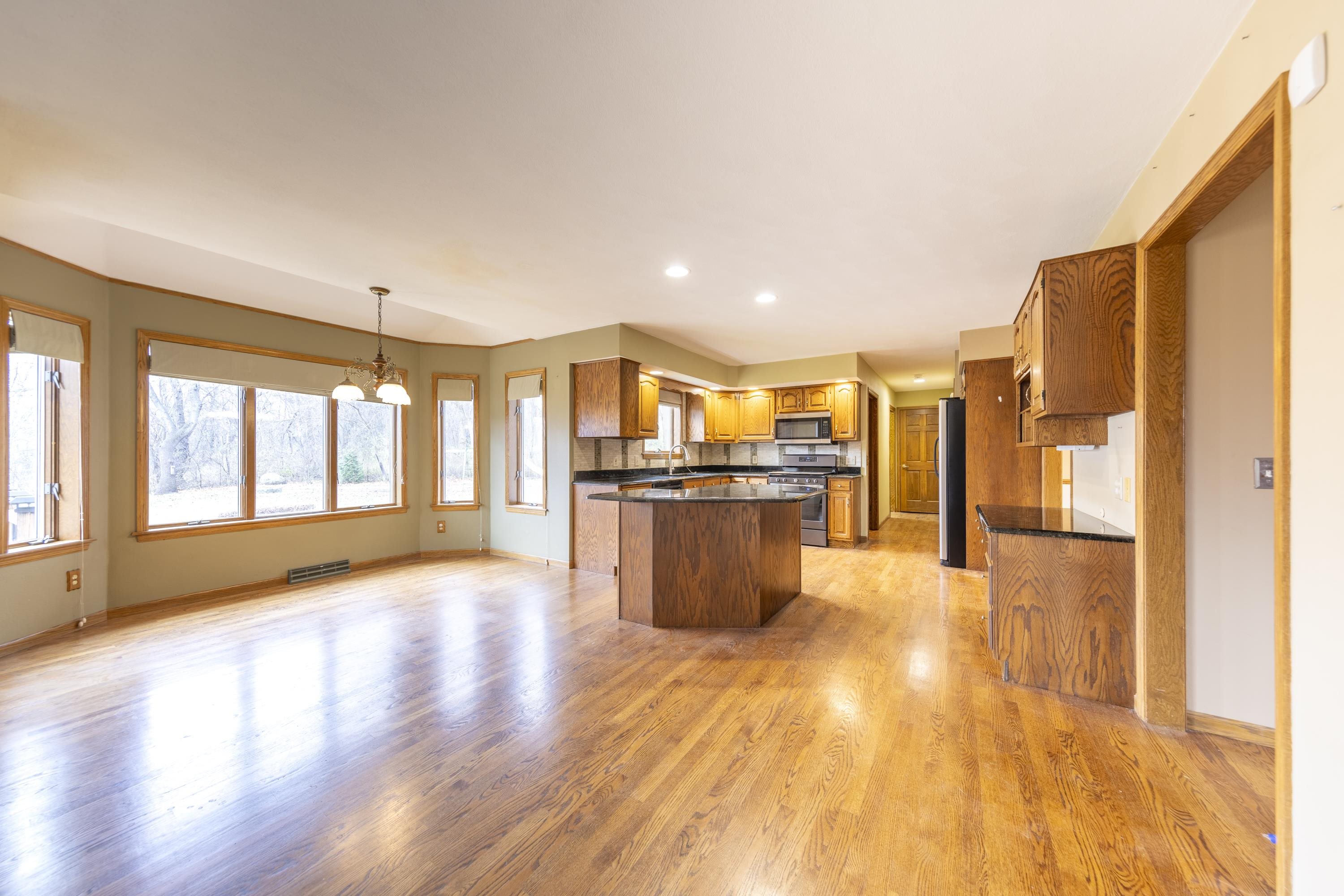 Janesville, Wisconsin, 53545, United States, 3 Bedrooms Bedrooms, ,3 BathroomsBathrooms,Residential,For Sale,1998012