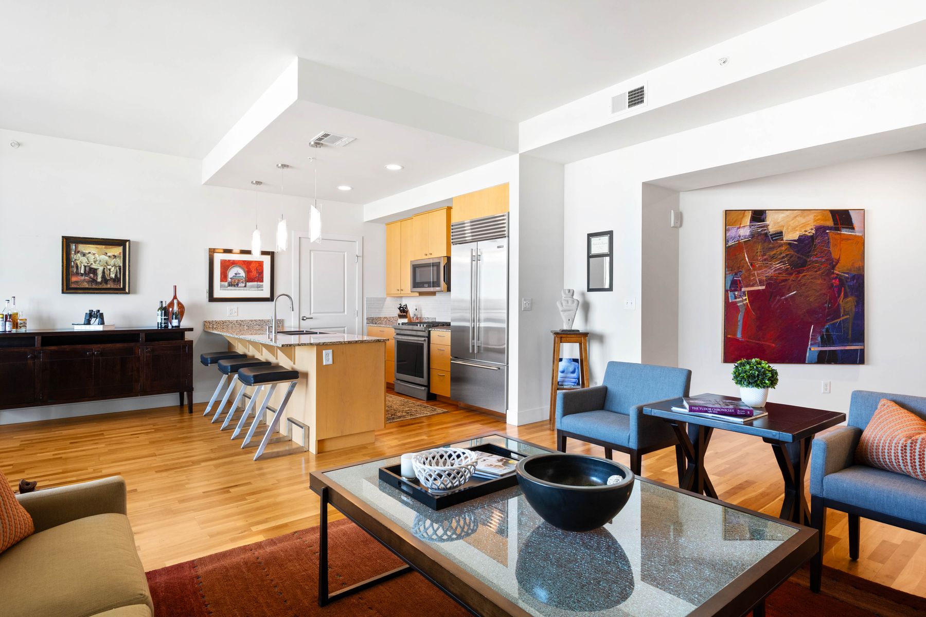  Two Parking Spaces and One of Largest Living/Dining Spaces Downtown - 物件實景