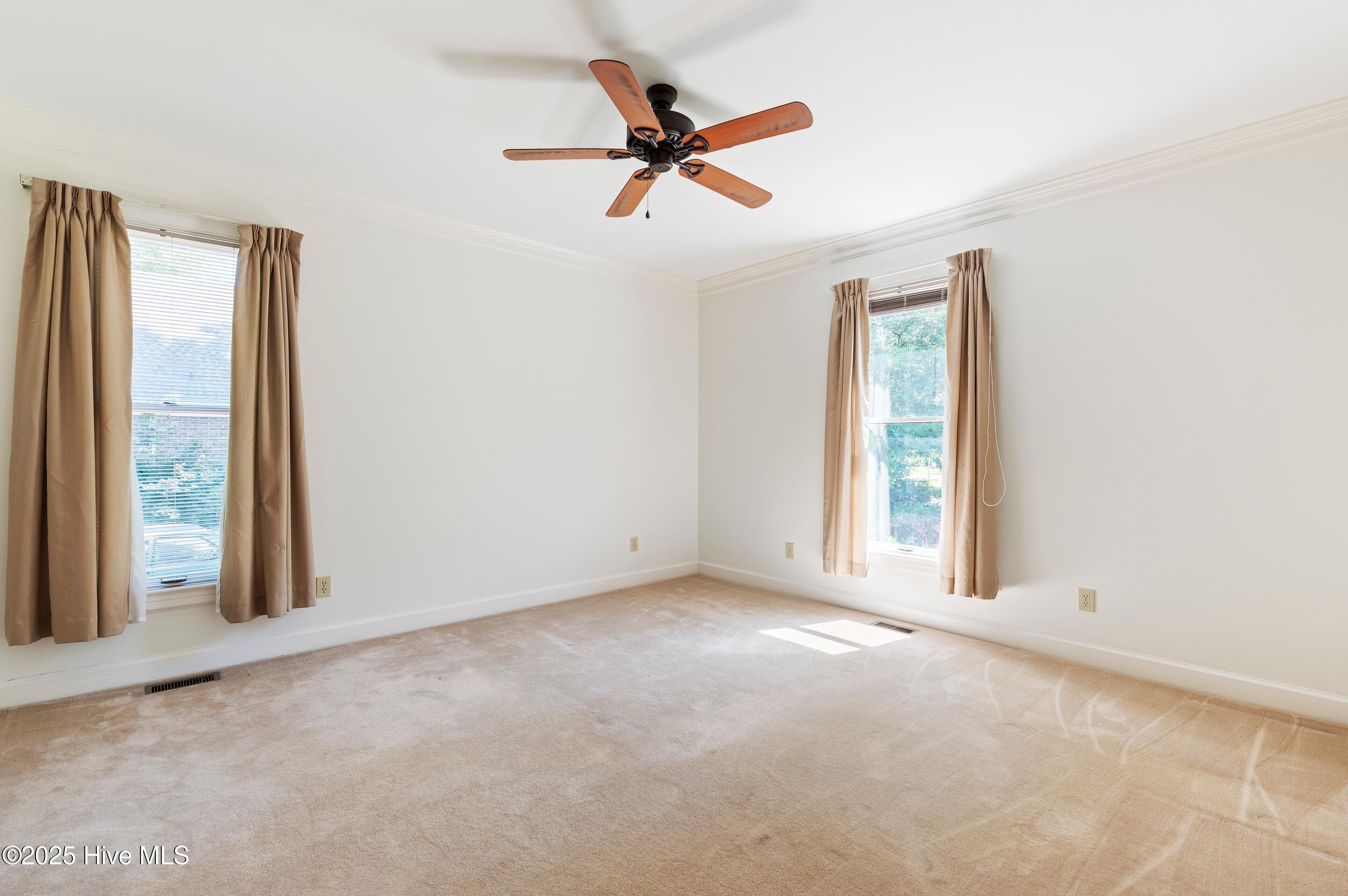 Wilmington, North Carolina, 28409, United States, 3 Bedrooms Bedrooms, ,4 BathroomsBathrooms,Residential,For Sale,1942177