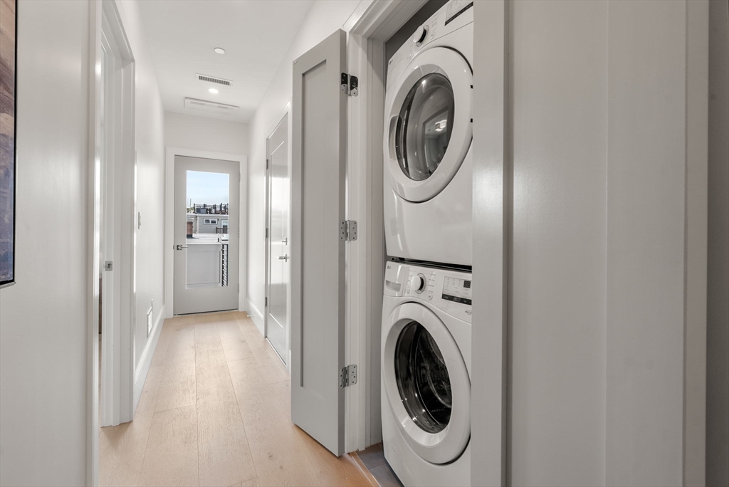 Boston, Massachusetts, 02127, United States, 2 Bedrooms Bedrooms, ,2 BathroomsBathrooms,Residential,For Sale,1951158