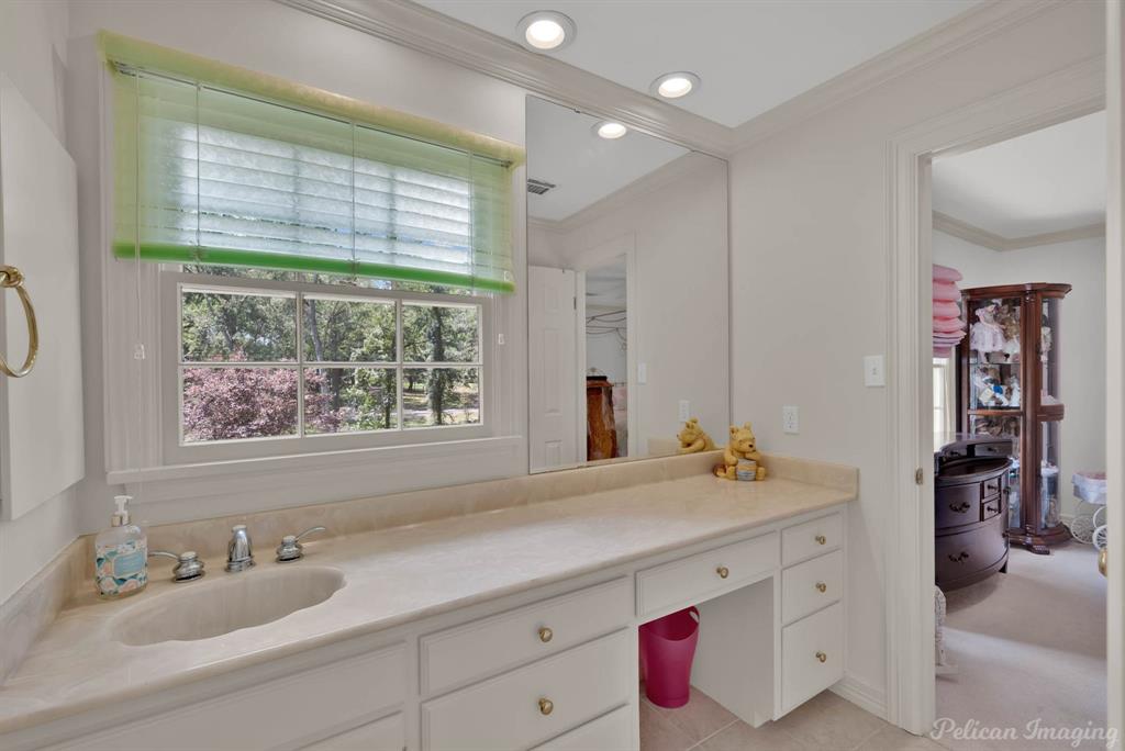 Shreveport, Louisiana, 71106, United States, 5 Bedrooms Bedrooms, ,6 BathroomsBathrooms,Residential,For Sale,1942292