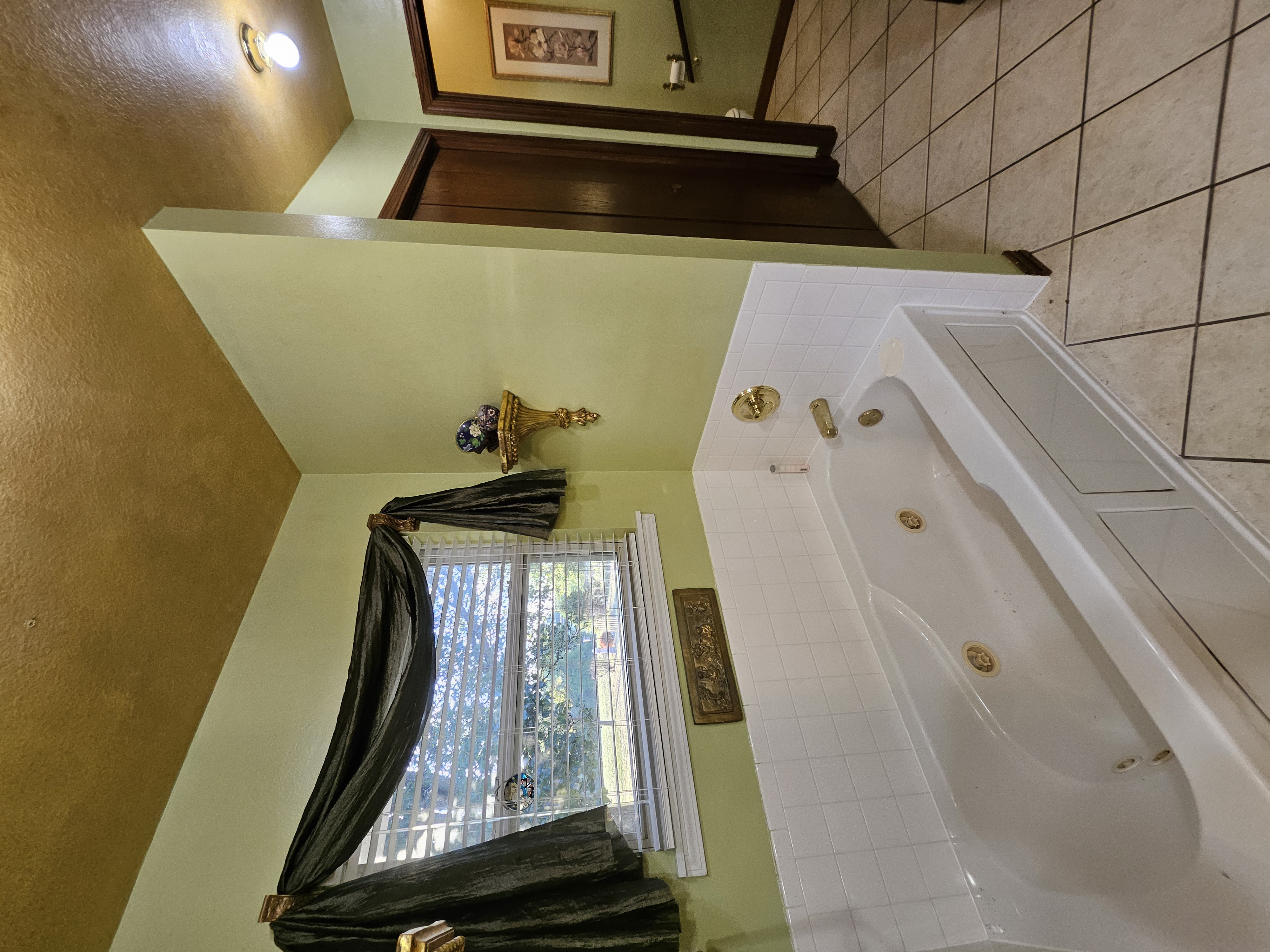 Pierce City, Missouri, 65723, United States, 5 Bedrooms Bedrooms, ,3 BathroomsBathrooms,Residential,For Sale,1975319