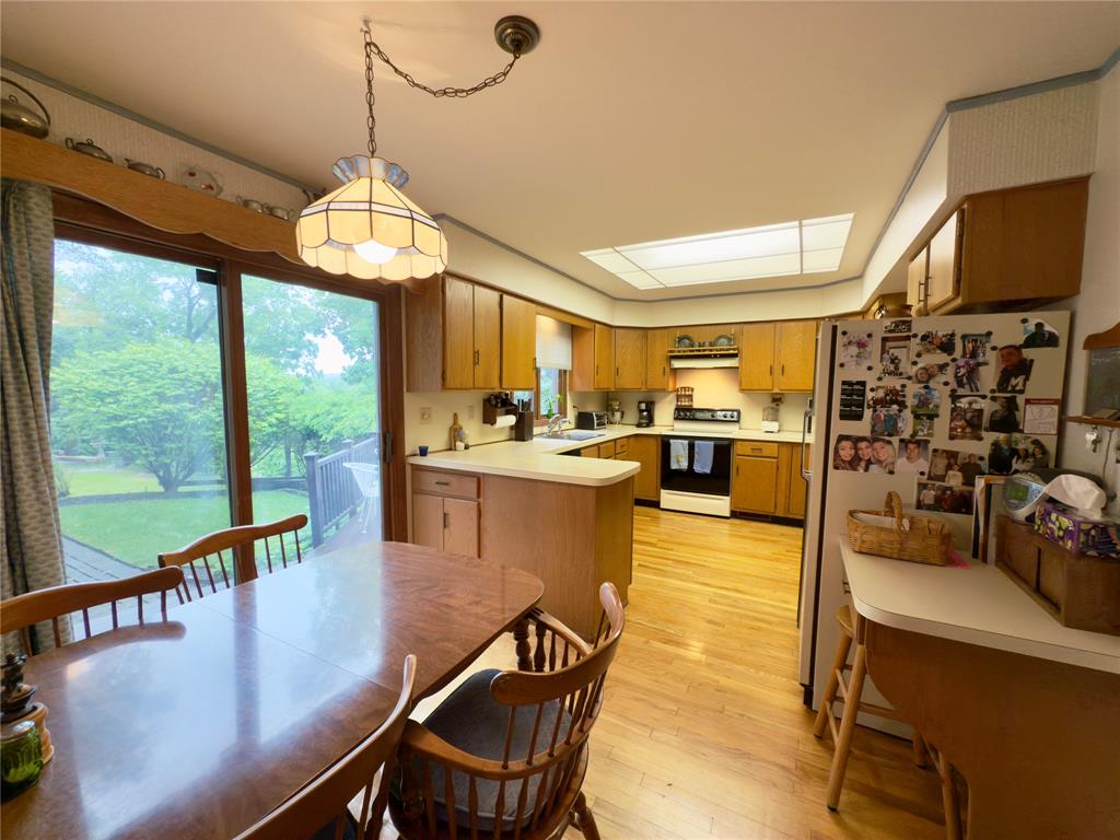 Poughkeepsie, New York, 12603, United States, 4 Bedrooms Bedrooms, ,4 BathroomsBathrooms,Residential,For Sale,1938066