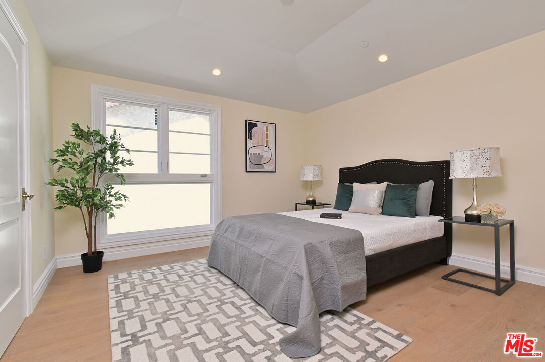 Santa Monica, California, 90402, United States, 5 Bedrooms Bedrooms, ,7 BathroomsBathrooms,Residential,For Sale,1838170