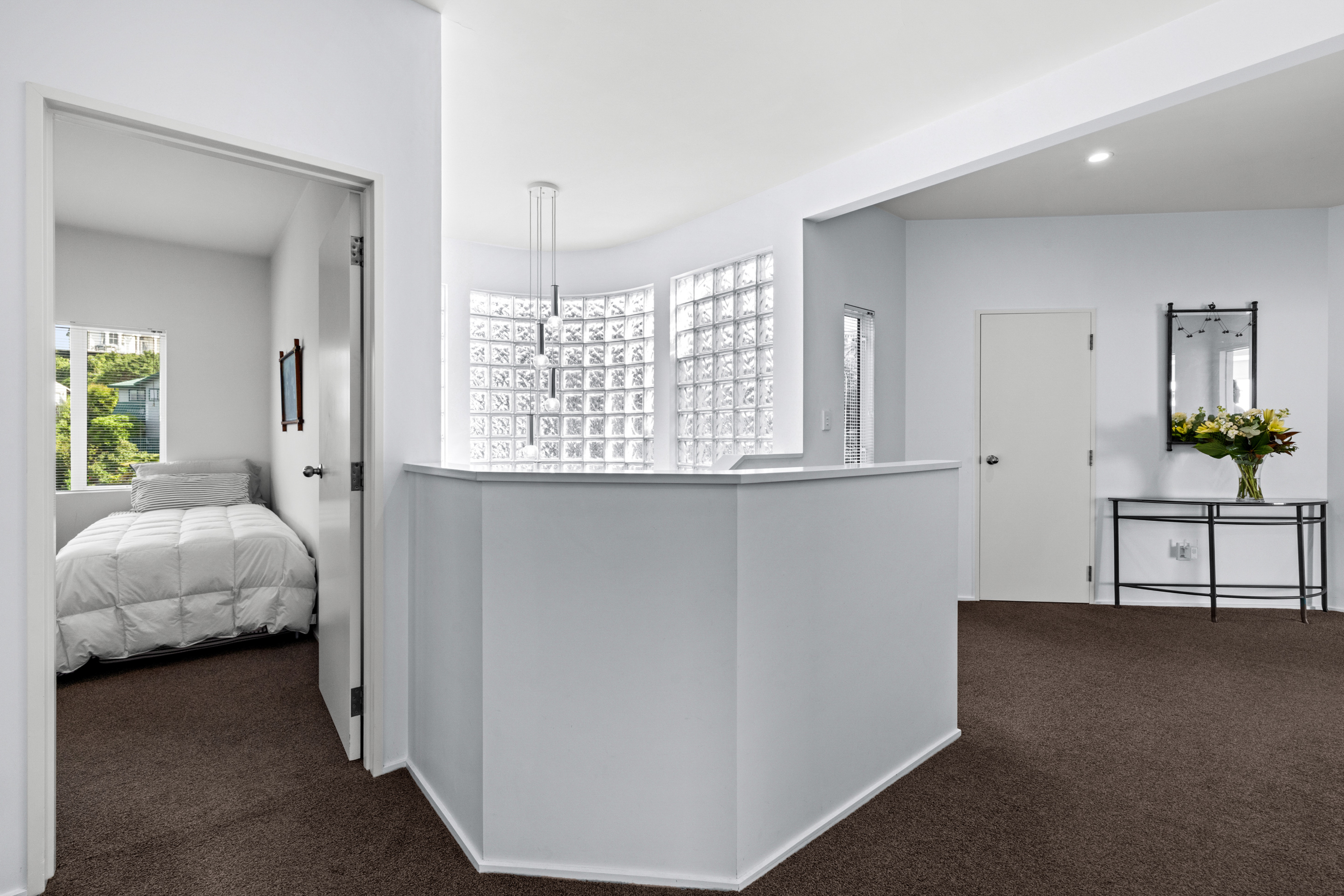  Outstanding Buying on Bluff Hill - 物件實景