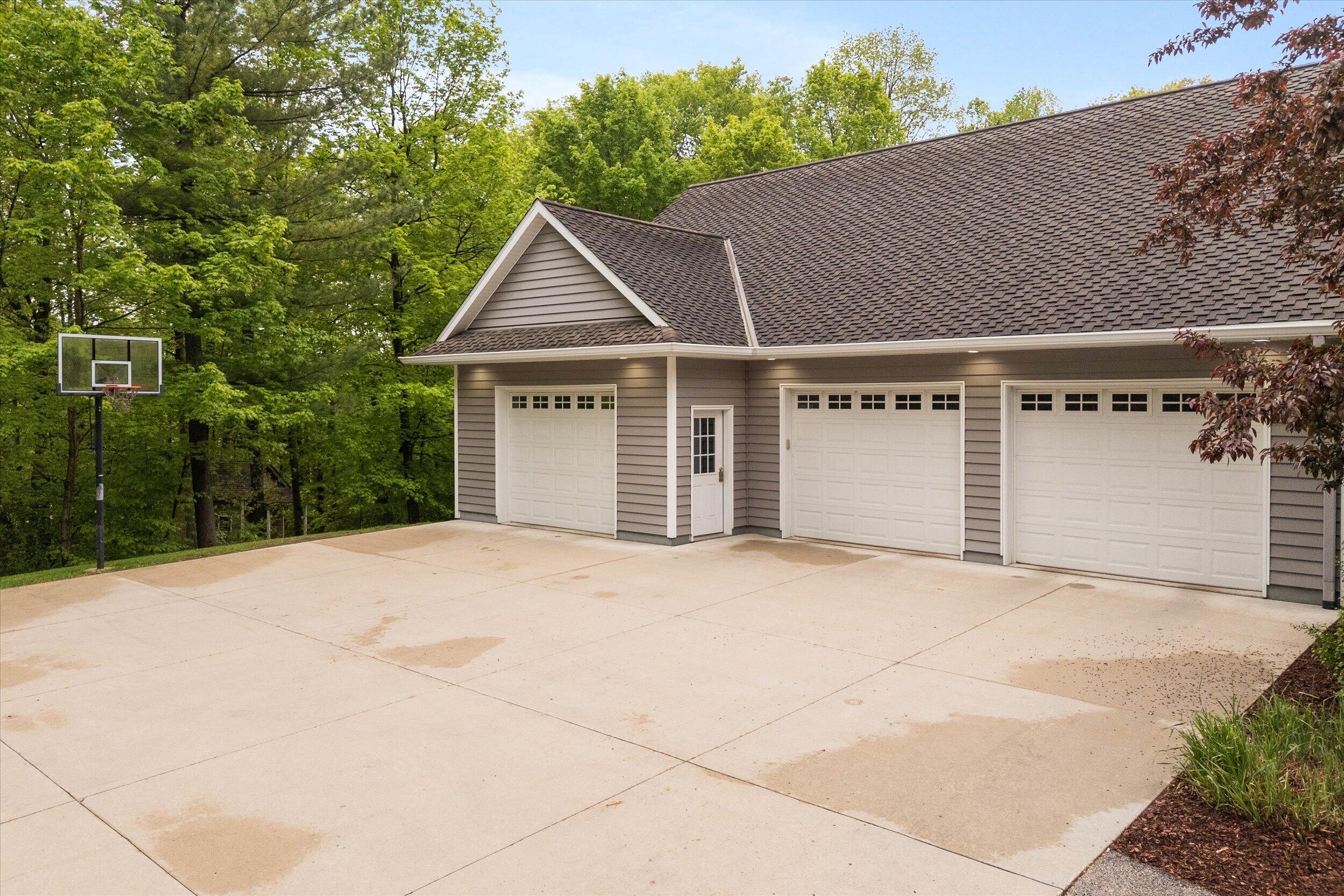West Bend, Wisconsin, 53095, United States, 4 Bedrooms Bedrooms, ,4 BathroomsBathrooms,Residential,For Sale,1847652