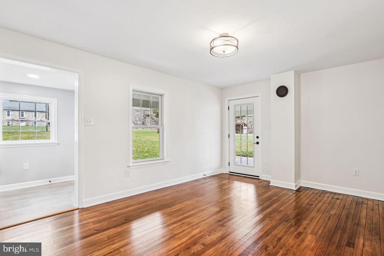 Knoxville, Maryland, 21758, United States, 4 Bedrooms Bedrooms, ,2 BathroomsBathrooms,Residential,For Sale,1997505