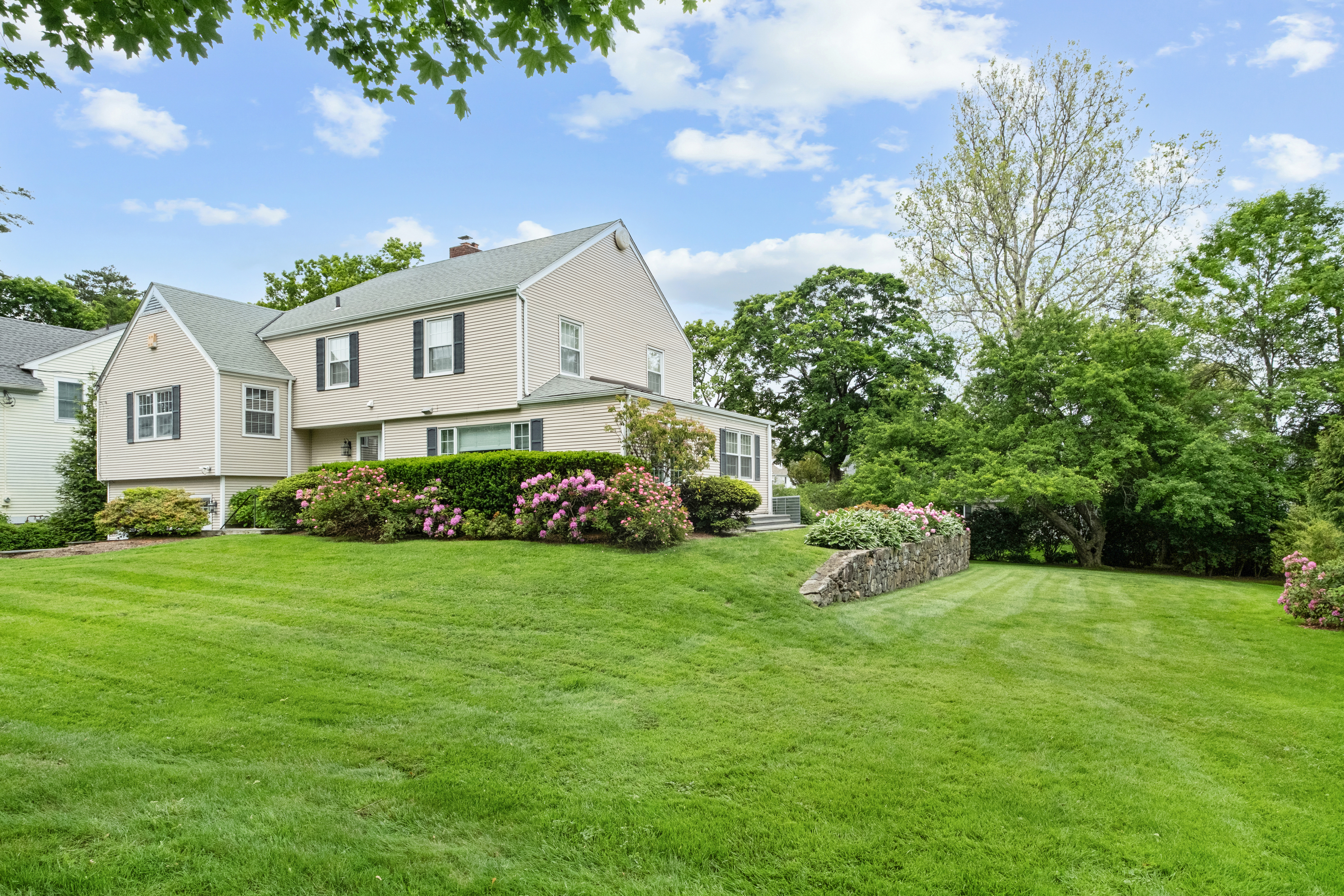  Beautifully Updated, Sun-Drenched Home - 物件實景