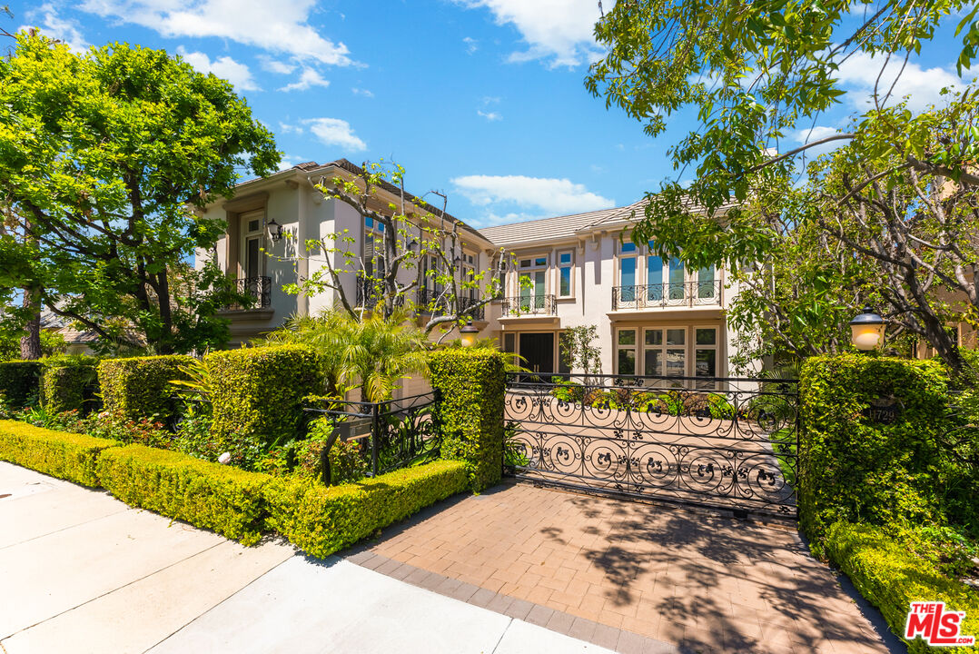 Los Angeles, California, 90077, United States, 5 Bedrooms Bedrooms, ,7 BathroomsBathrooms,Residential,For Sale,1686494