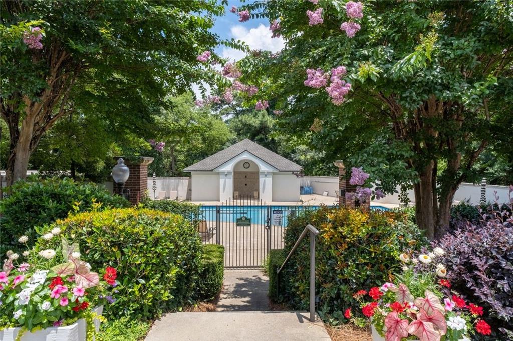 Atlanta, Georgia, 30327, United States, 2 Bedrooms Bedrooms, ,3 BathroomsBathrooms,Residential,For Sale,1895393