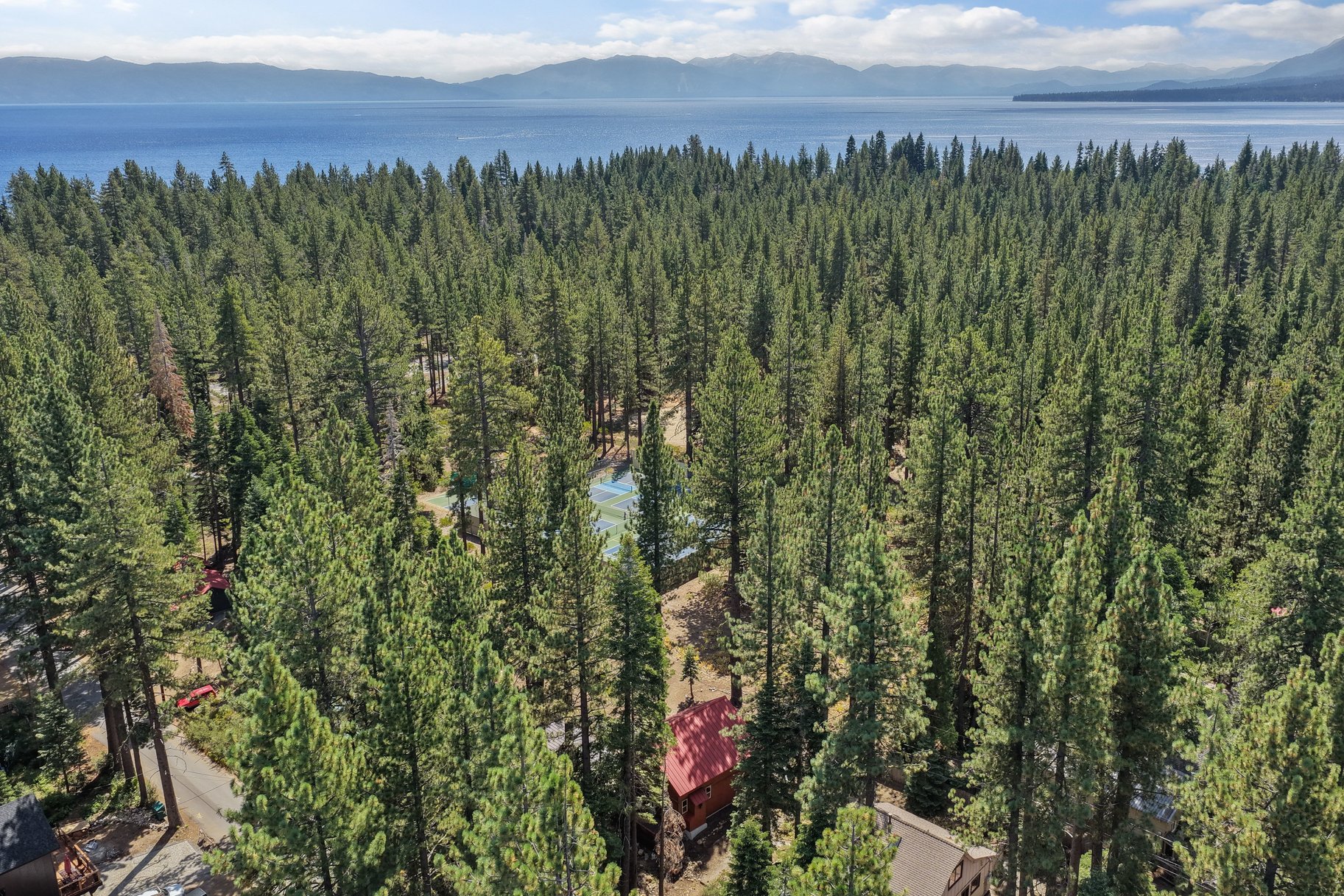  West Shore Gem - An Authentic Pineland Chalet with Detached Garage + Studio - 物件實景