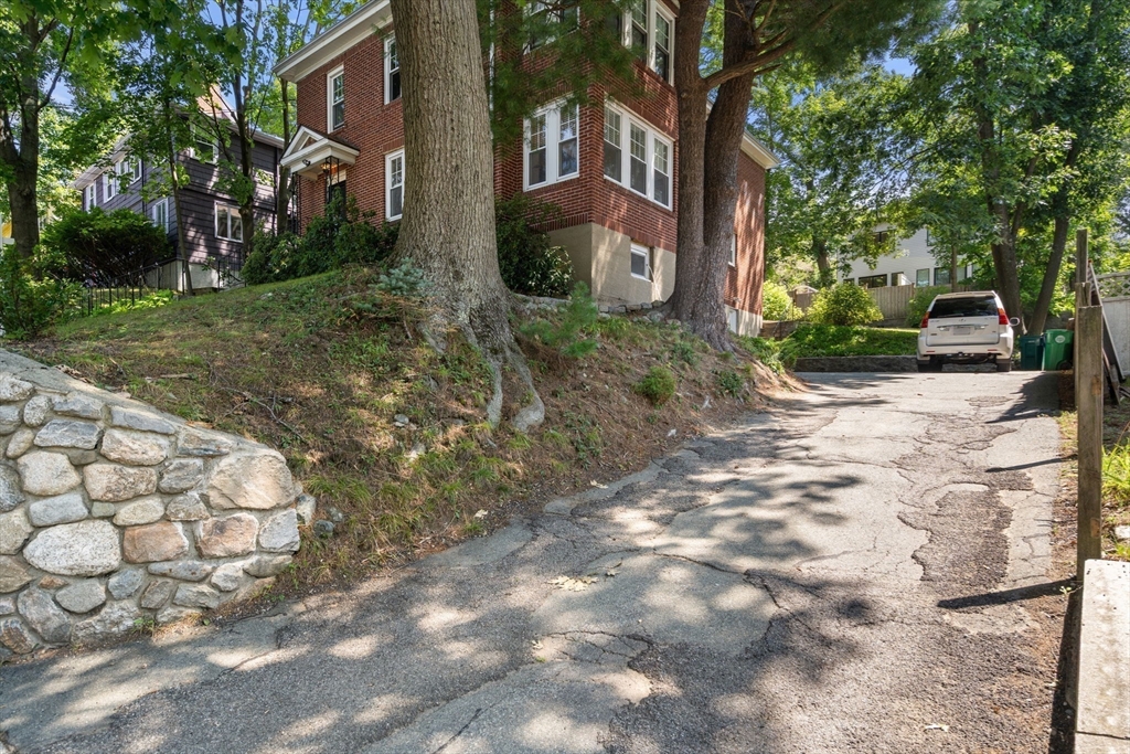Newton, Massachusetts, 02458, United States, 2 Bedrooms Bedrooms, ,2 BathroomsBathrooms,Residential,For Sale,1906436