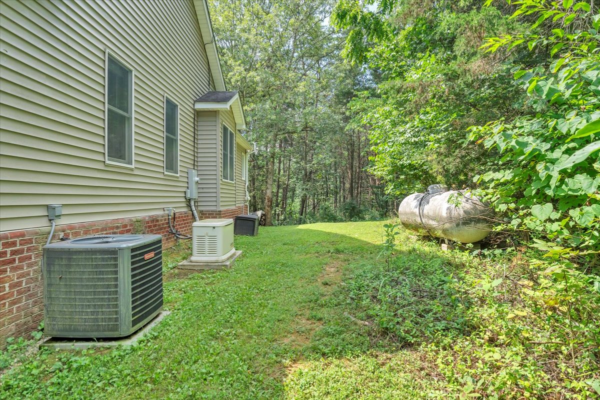 Buchanan, Virginia, 24066, United States, 5 Bedrooms Bedrooms, ,4 BathroomsBathrooms,Residential,For Sale,1900741