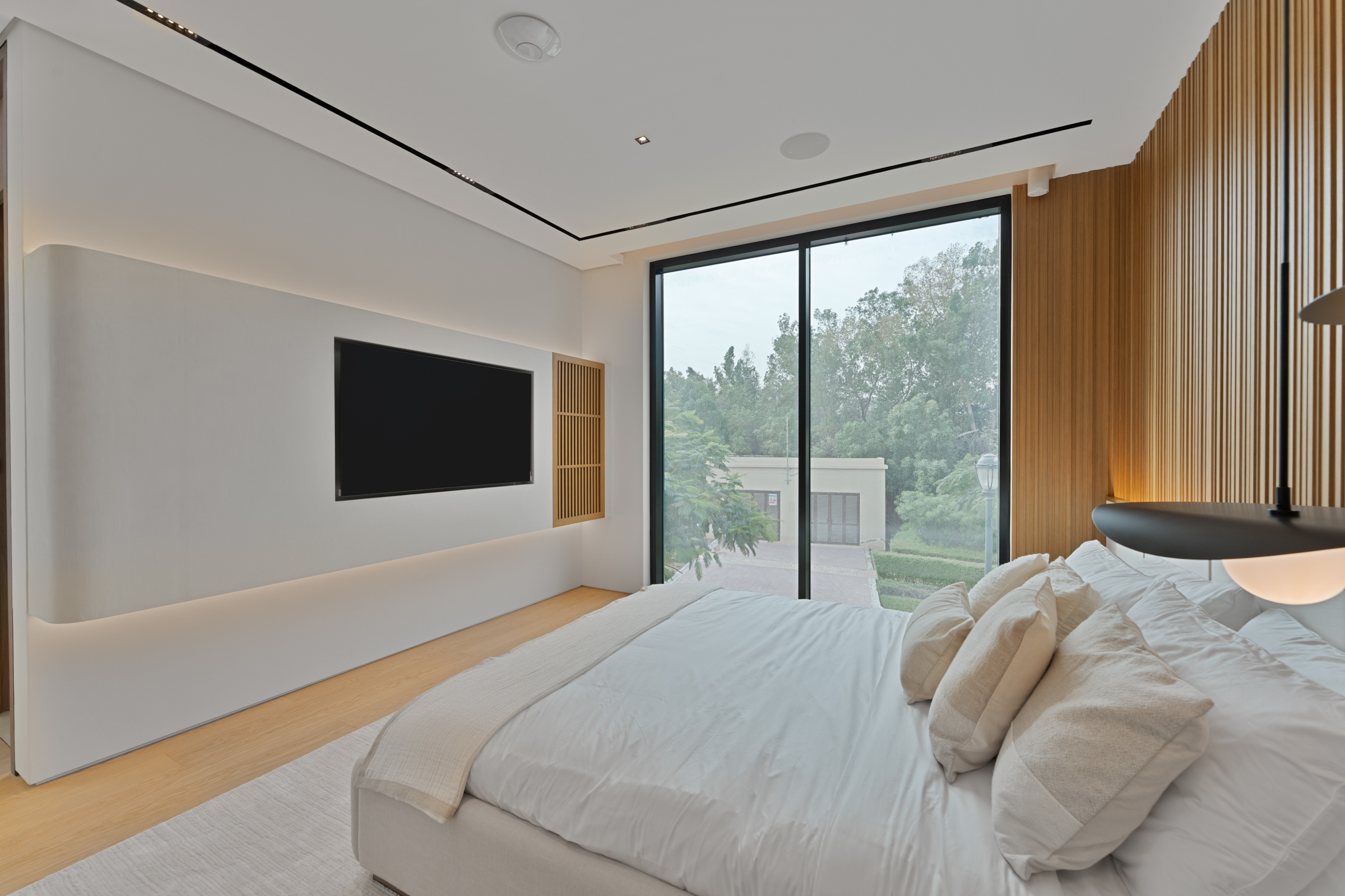  Refined Ready-to-Move Villa With Lake Views in JGE - 物件實景