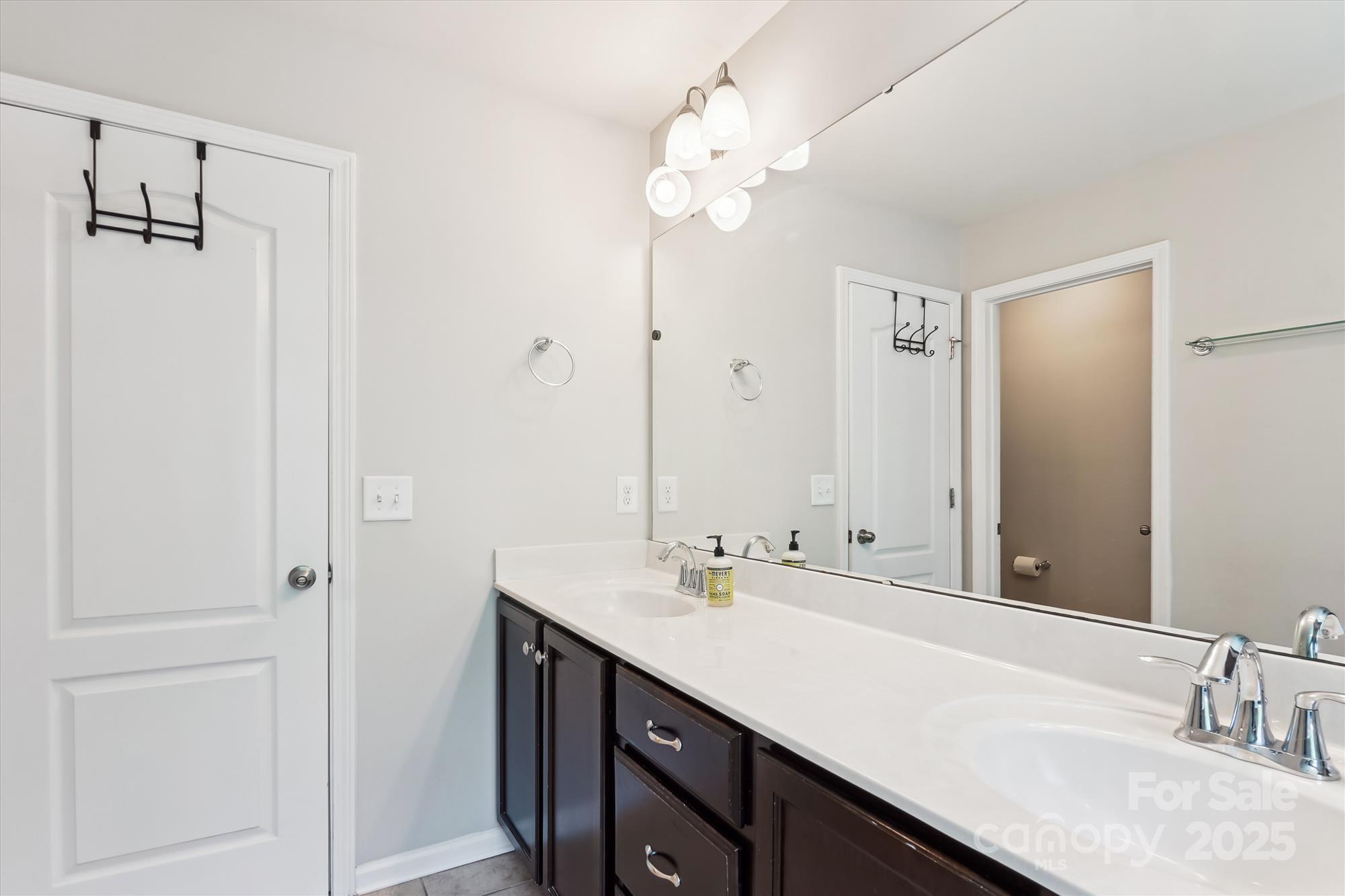 Lancaster, South Carolina, 29720, United States, 5 Bedrooms Bedrooms, ,4 BathroomsBathrooms,Residential,For Sale,1885267