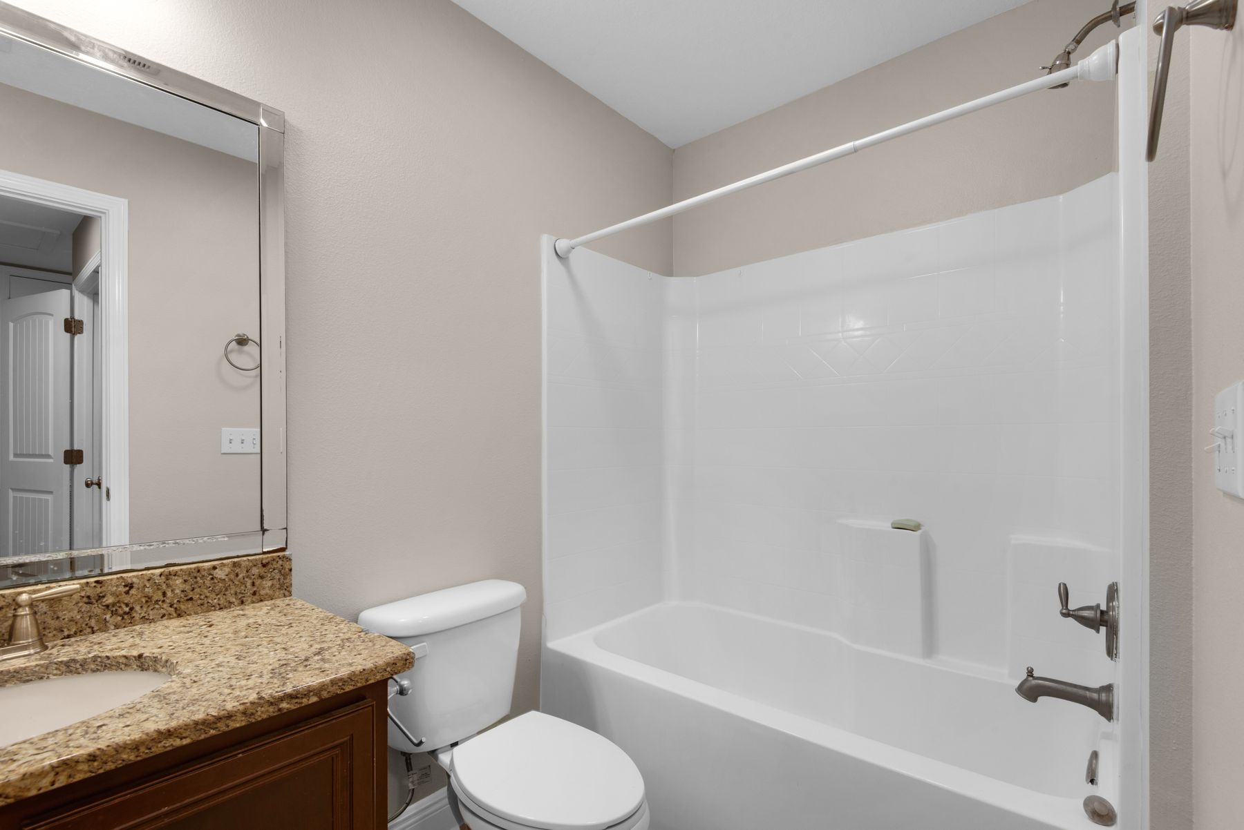  Move-In Ready Townhome Near Beaches And Bay - 物件實景