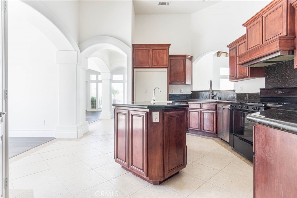 Apple Valley, California, 92307, United States, 5 Bedrooms Bedrooms, ,5 BathroomsBathrooms,Residential,For Sale,2025111