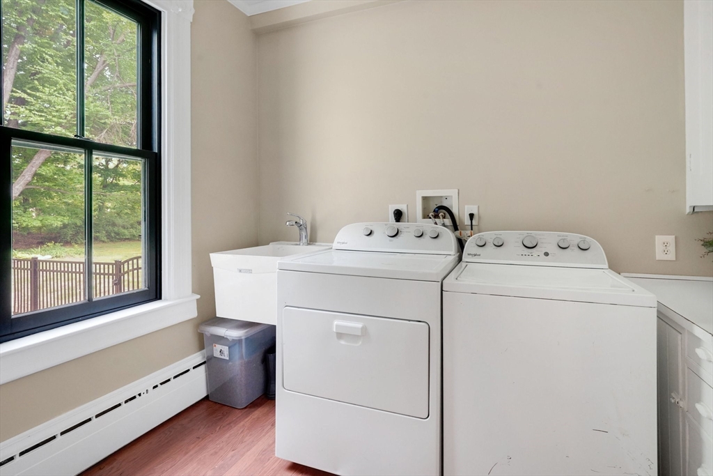 Longmeadow, Massachusetts, 01106, United States, 5 Bedrooms Bedrooms, ,2 BathroomsBathrooms,Residential,For Sale,1819173