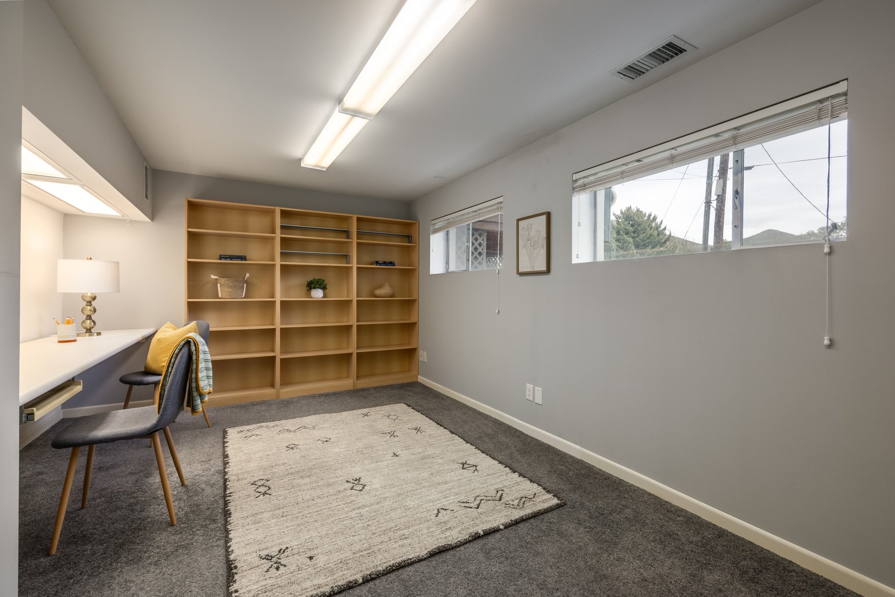 Elegant Contemporary Rambler in Sought After Neighborhood - 物件實景