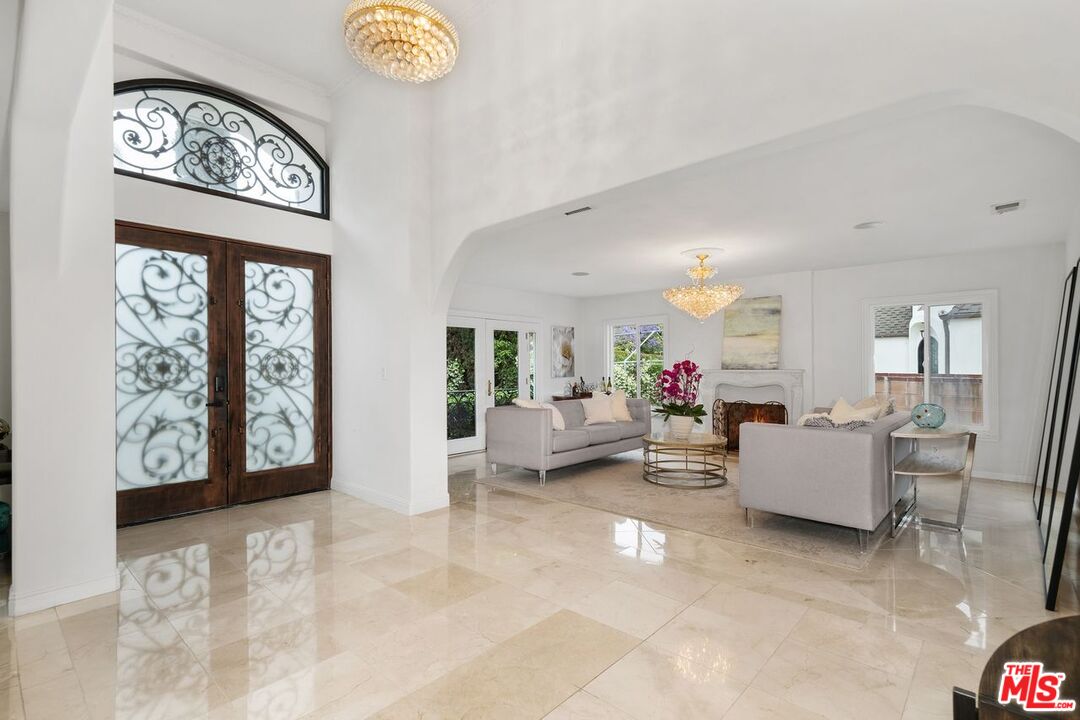 Los Angeles, California, 90048, United States, 4 Bedrooms Bedrooms, ,4 BathroomsBathrooms,Residential,For Sale,1912253