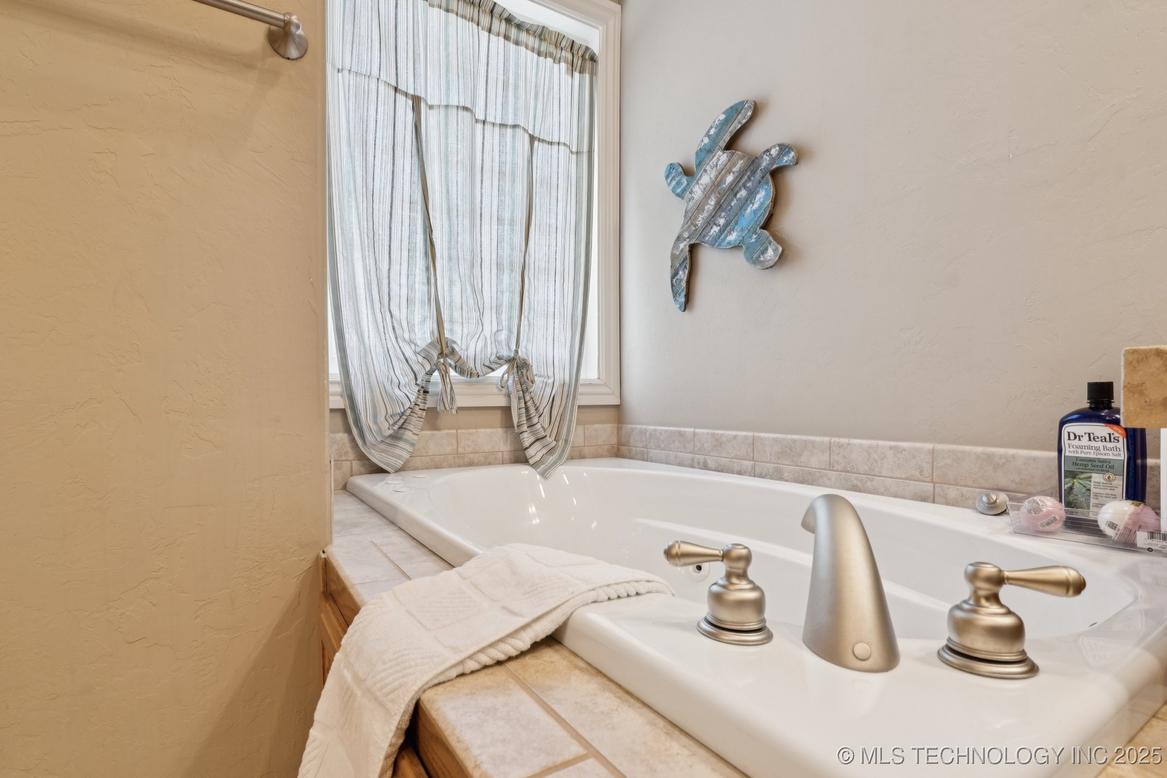 Grove, Oklahoma, 74344, United States, 3 Bedrooms Bedrooms, ,3 BathroomsBathrooms,Residential,For Sale,1900889