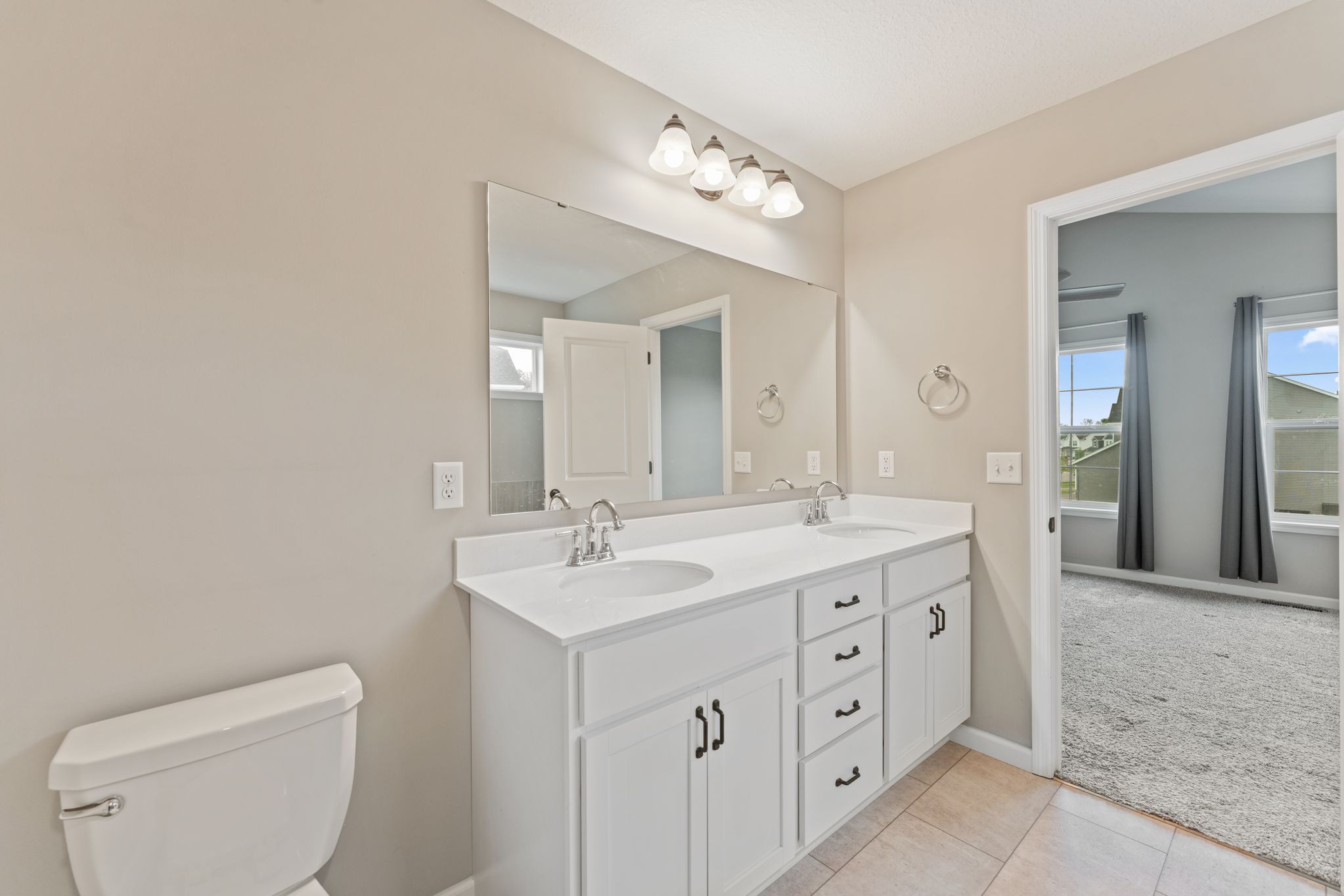  Spacious Walkout Living on a Prime Corner Lot - 物件實景