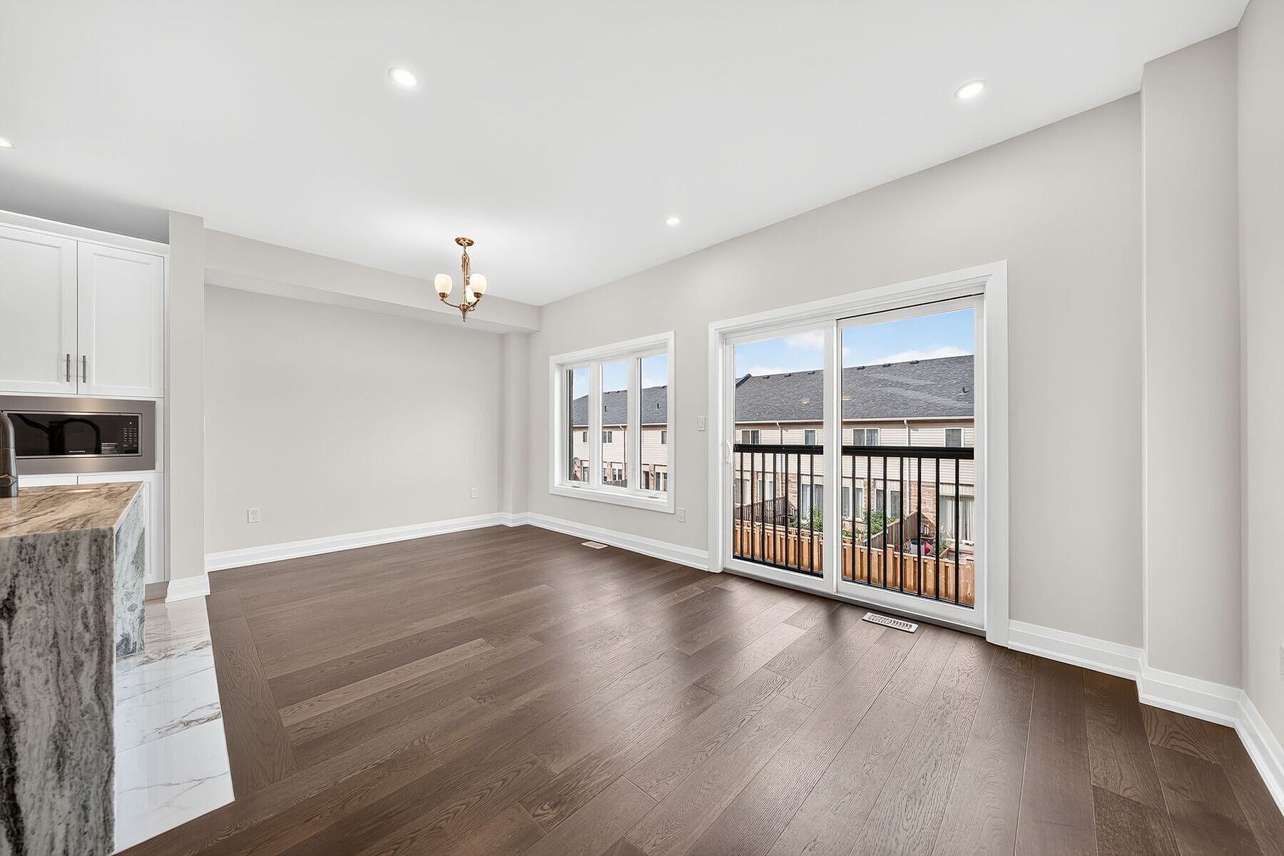  Brand New Luxurious Townhome - 物件實景
