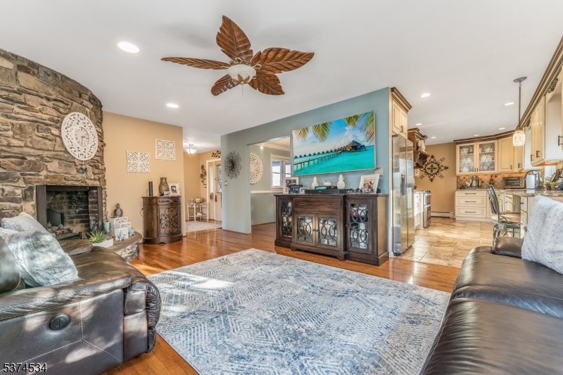 Readington Twp., New Jersey, 08853, United States, 3 Bedrooms Bedrooms, ,3 BathroomsBathrooms,Residential,For Sale,1903743