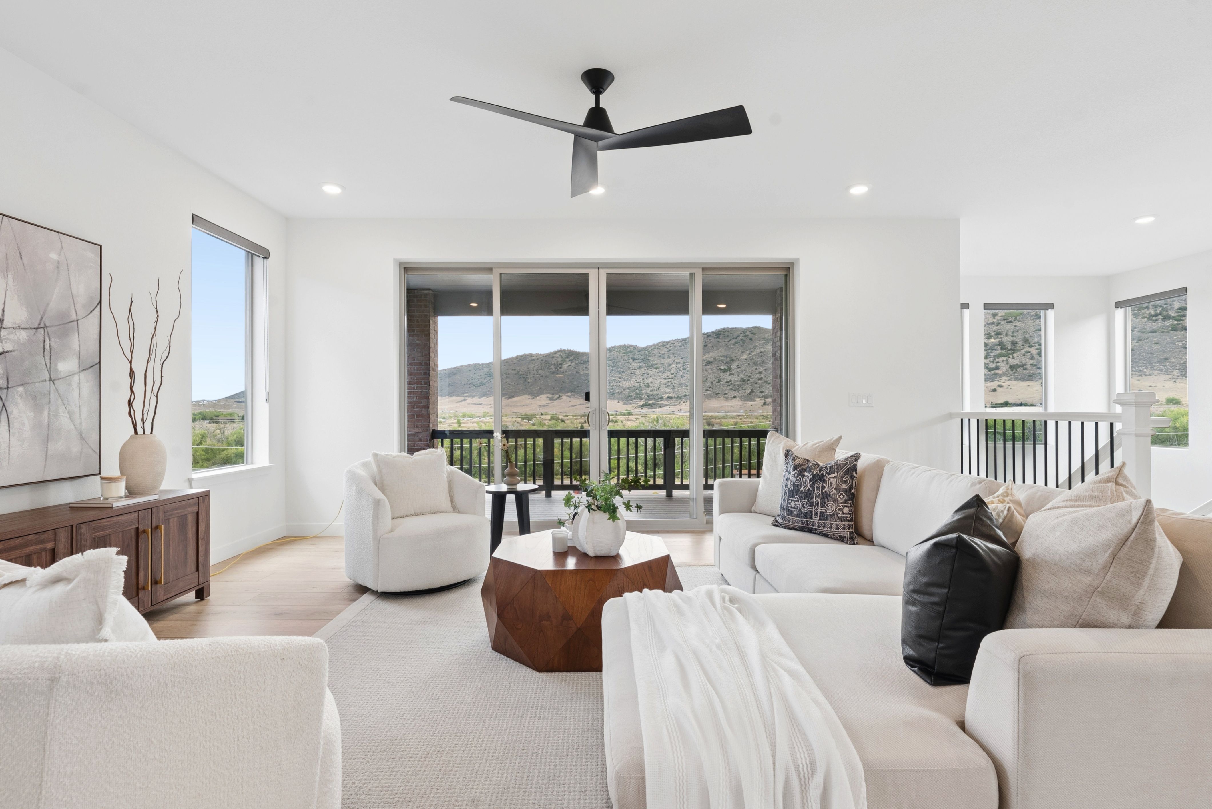  Elevated Colorado Living with 180° Mountain & Reservoir Views - 物件實景