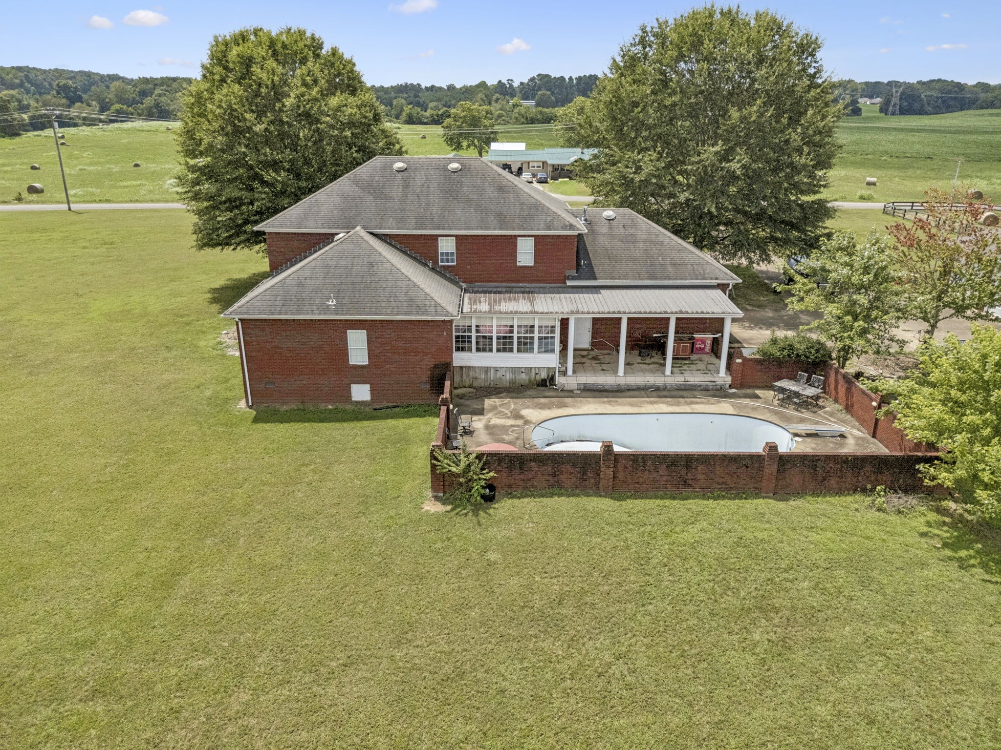 Lawrenceburg, Tennessee, 38464, United States, 5 Bedrooms Bedrooms, ,4 BathroomsBathrooms,Residential,For Sale,1918040