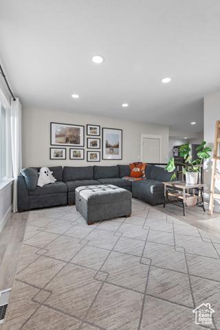 Riverton, Utah, 84065, United States, 6 Bedrooms Bedrooms, ,2 BathroomsBathrooms,Residential,For Sale,1982164