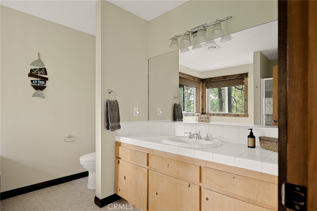 Lake Arrowhead, California, 92352, United States, 4 Bedrooms Bedrooms, ,4 BathroomsBathrooms,Residential,For Sale,1939836