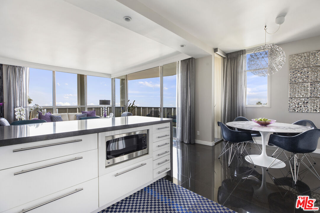 Los Angeles, California, 90027, United States, 1 Bedroom Bedrooms, ,1 BathroomBathrooms,Residential,For Sale,1913700