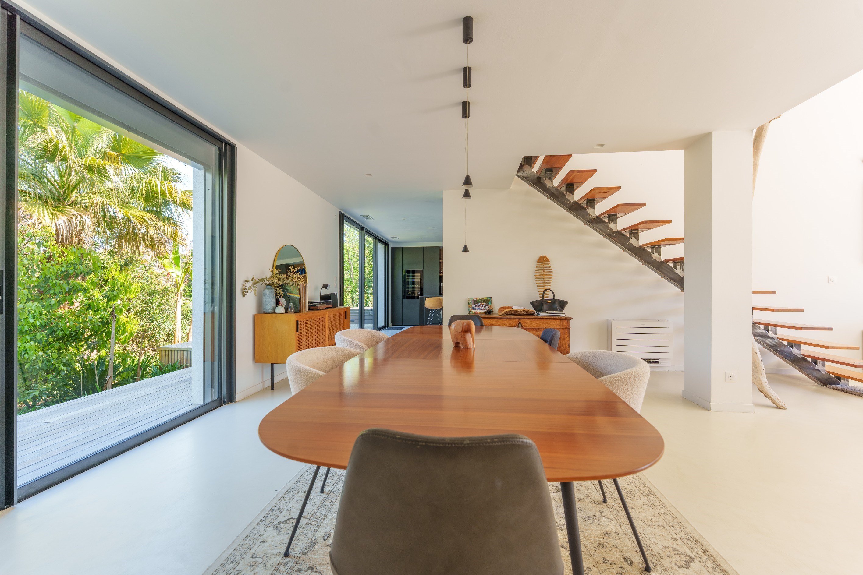  Contemporary villa with landscaped grounds and lagoon-style pool – Lattes - 物件實景