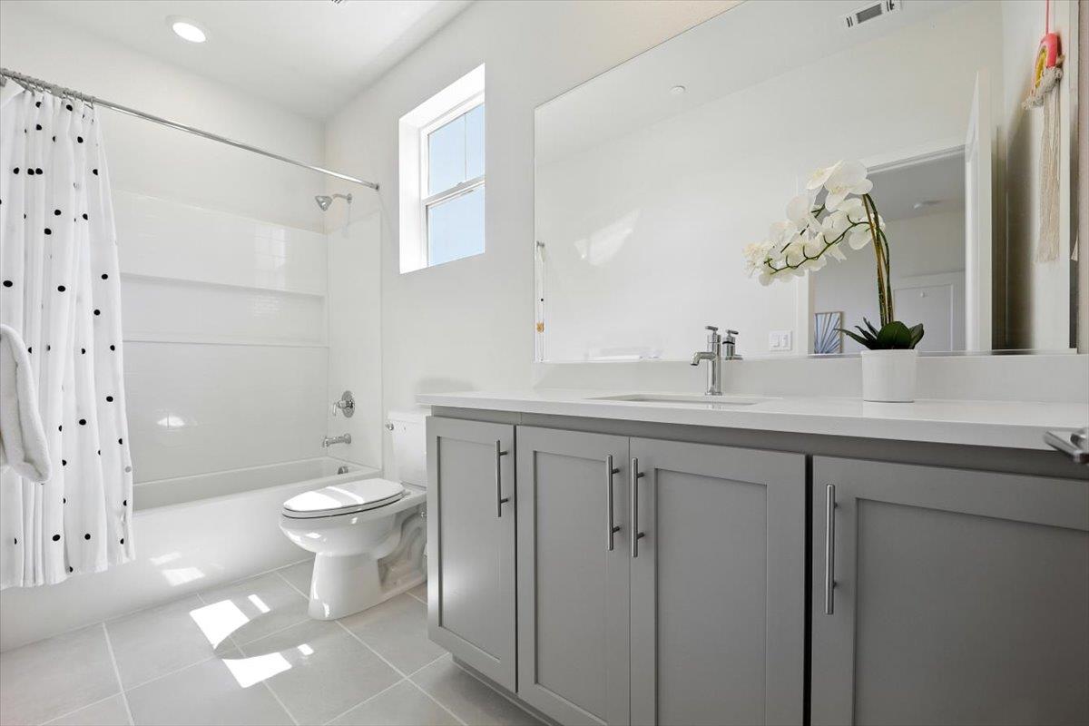 Newark, California, 94560, United States, 4 Bedrooms Bedrooms, ,4 BathroomsBathrooms,Residential,For Sale,1926207