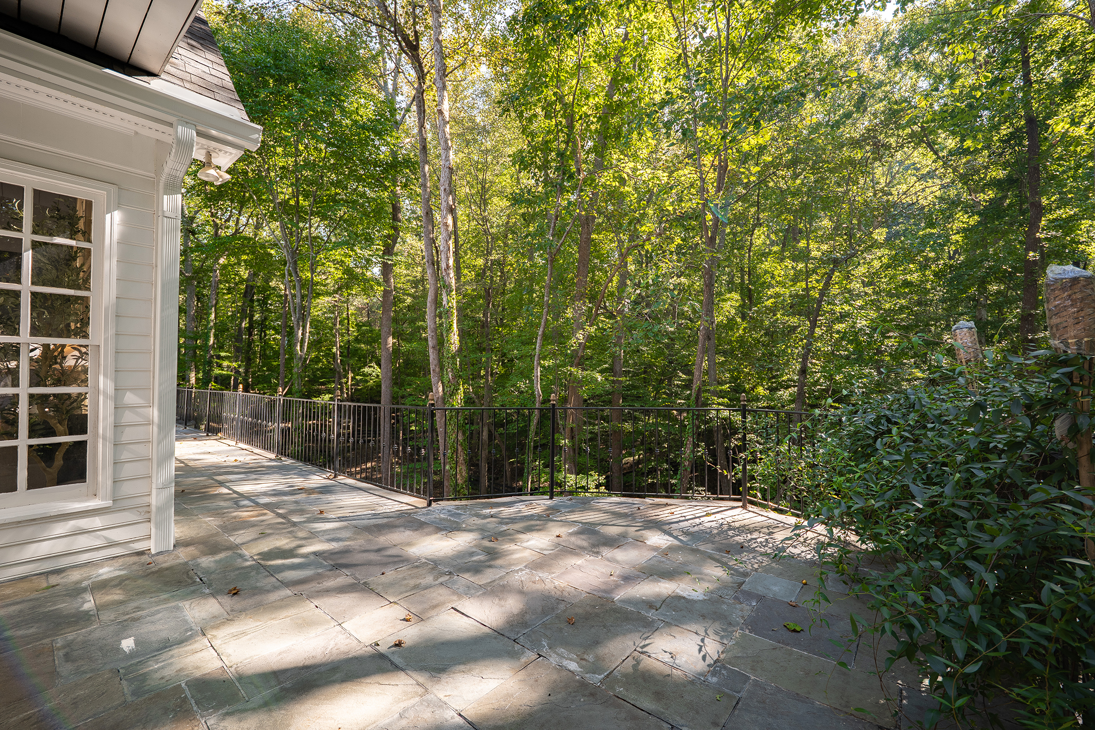  Timeless Colonial Elegance on Two Private Wooded Acres in Litchfield Hundred - 物件實景