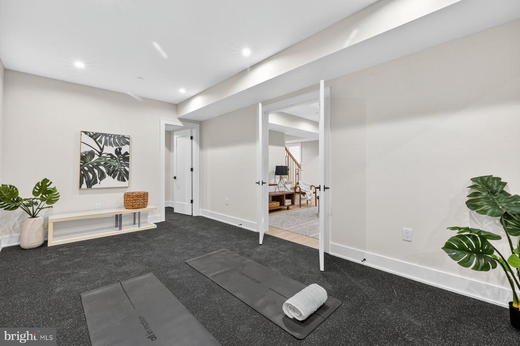 Kensington, Maryland, 20895, United States, 5 Bedrooms Bedrooms, ,5 BathroomsBathrooms,Residential,For Sale,2048532
