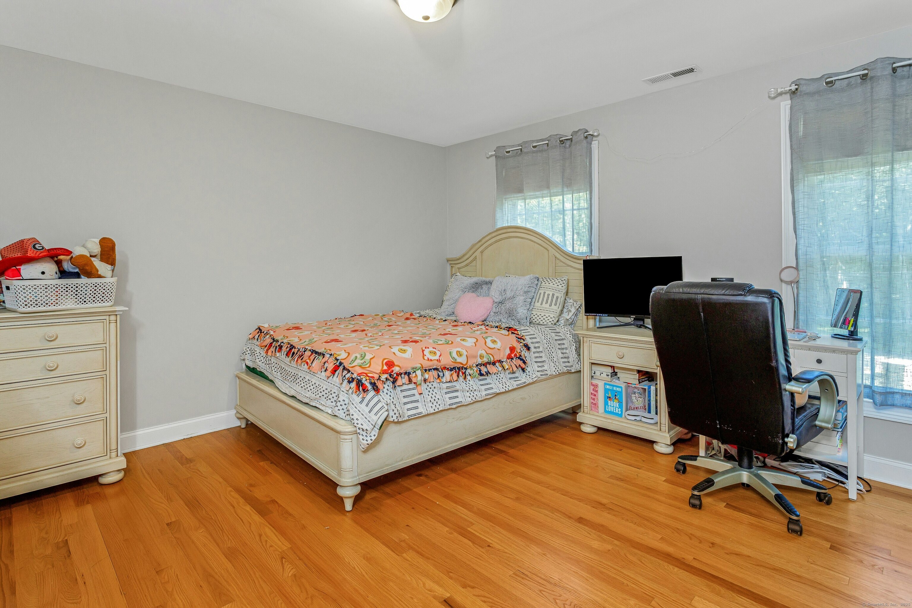 Shelton, Connecticut, 06484, United States, 3 Bedrooms Bedrooms, ,3 BathroomsBathrooms,Residential,For Sale,1875450