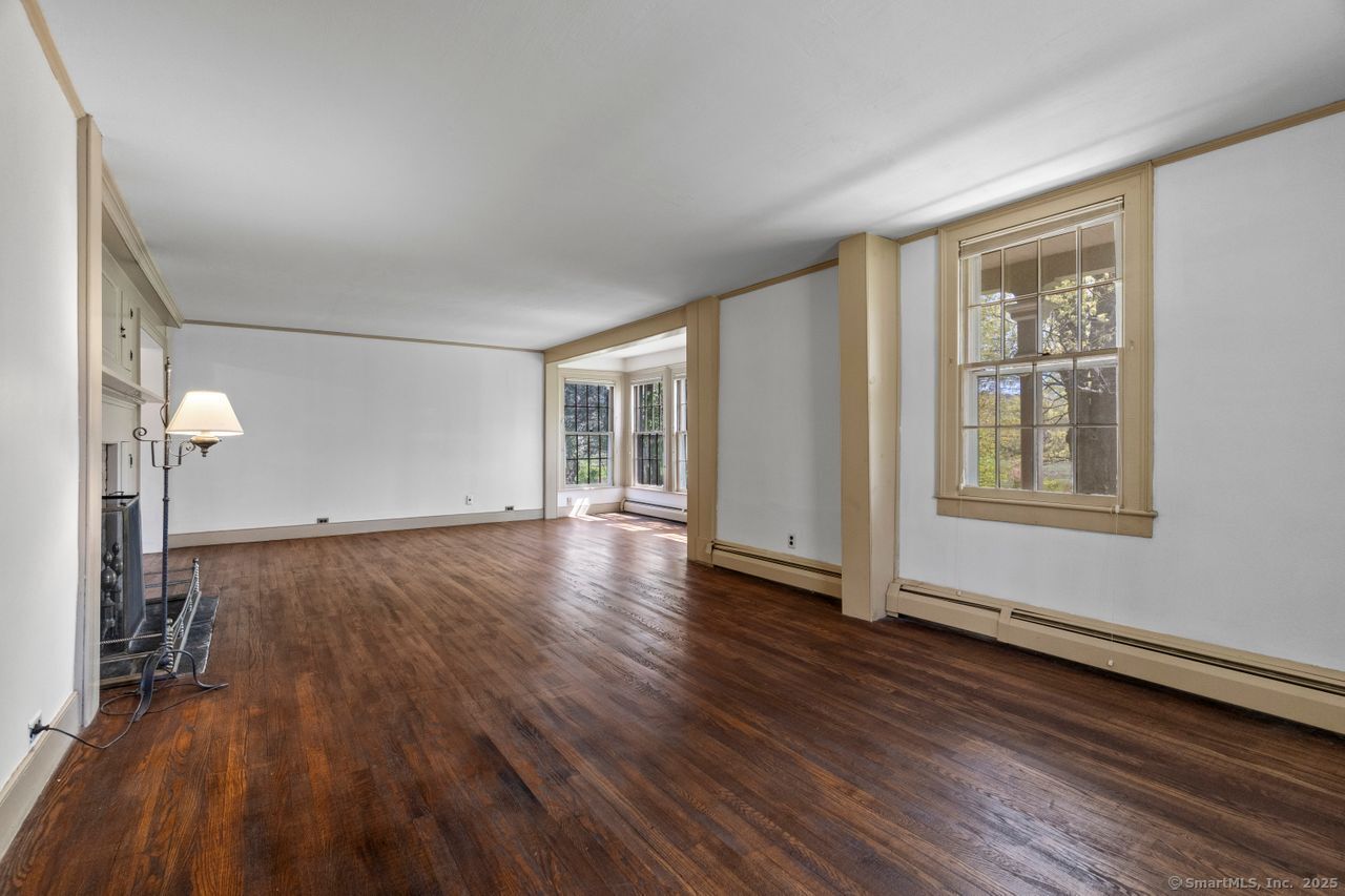 Woodbury, Connecticut, 06798, United States, 4 Bedrooms Bedrooms, ,3 BathroomsBathrooms,Residential,For Sale,1890023