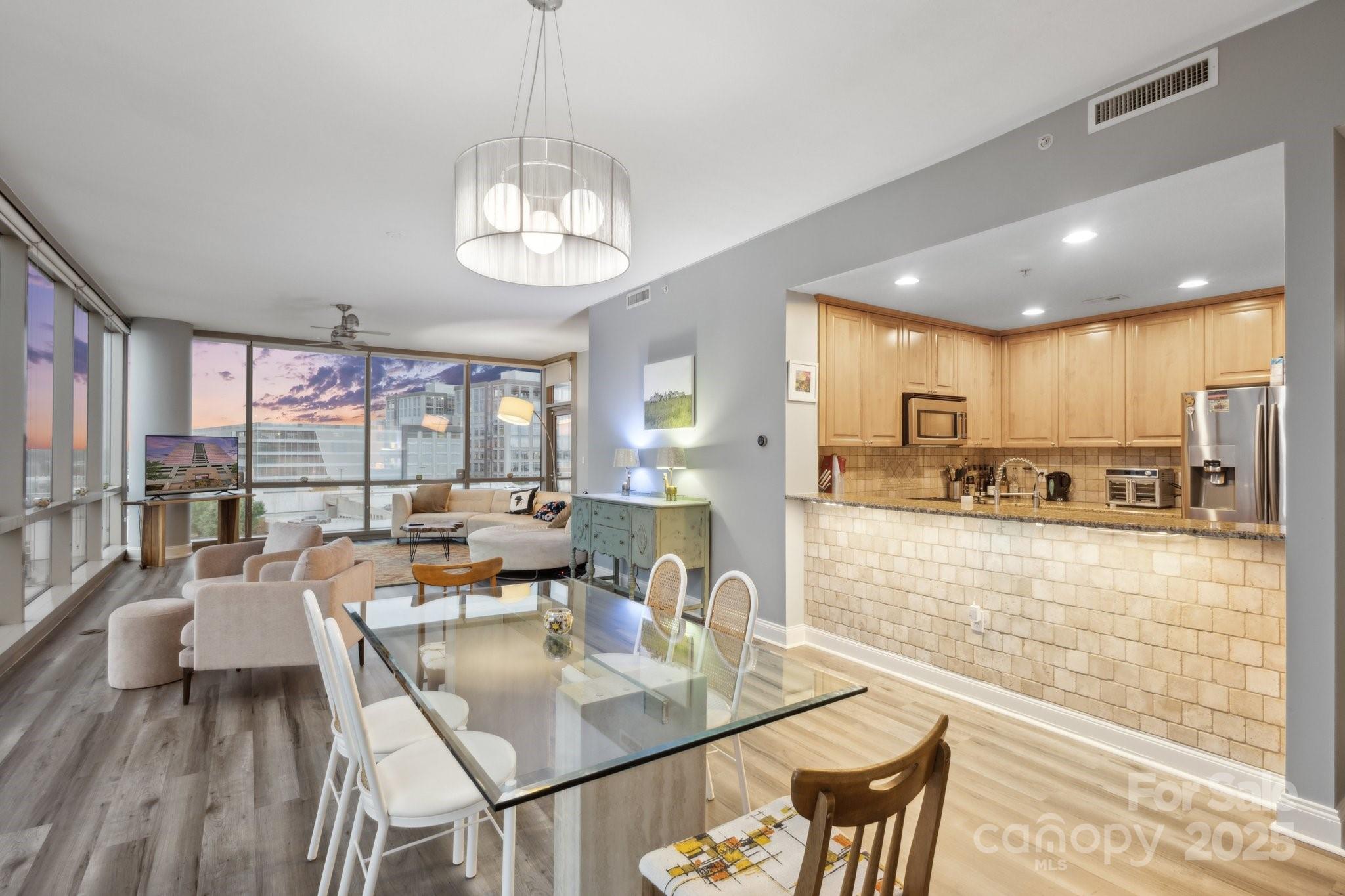Charlotte, North Carolina, 28203, United States, 2 Bedrooms Bedrooms, ,2 BathroomsBathrooms,Residential,For Sale,1794161