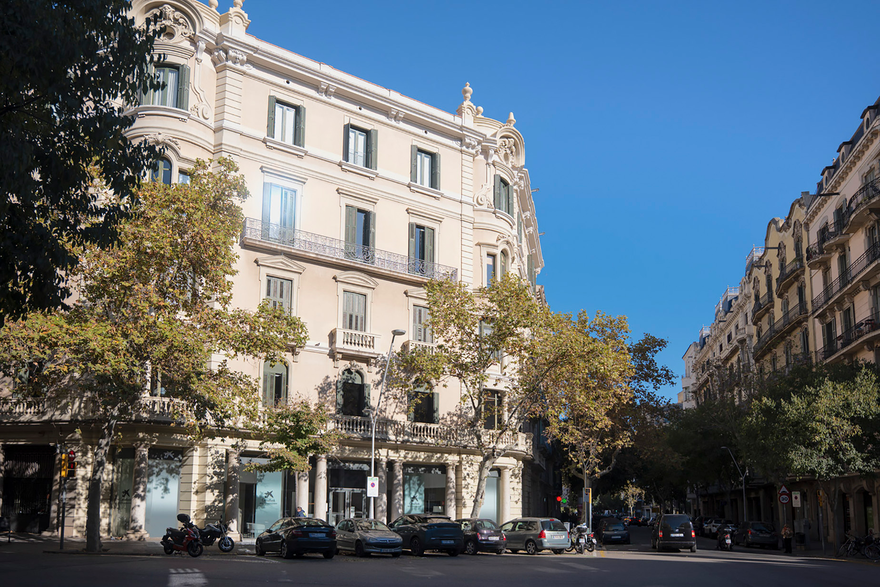  Spectacular corner apartment of large dimensions in Eixample - 物件實景