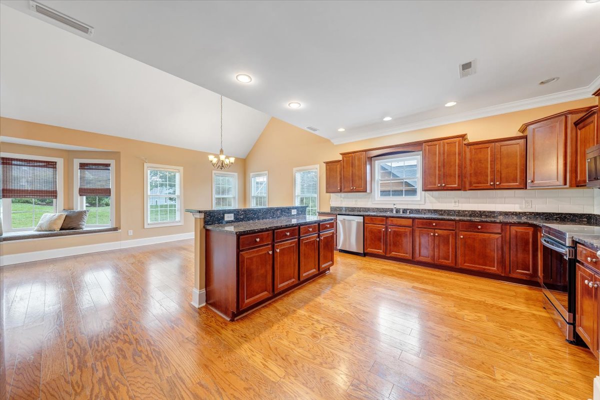 Huddleston, Virginia, 24104, United States, 4 Bedrooms Bedrooms, ,4 BathroomsBathrooms,Residential,For Sale,2048445