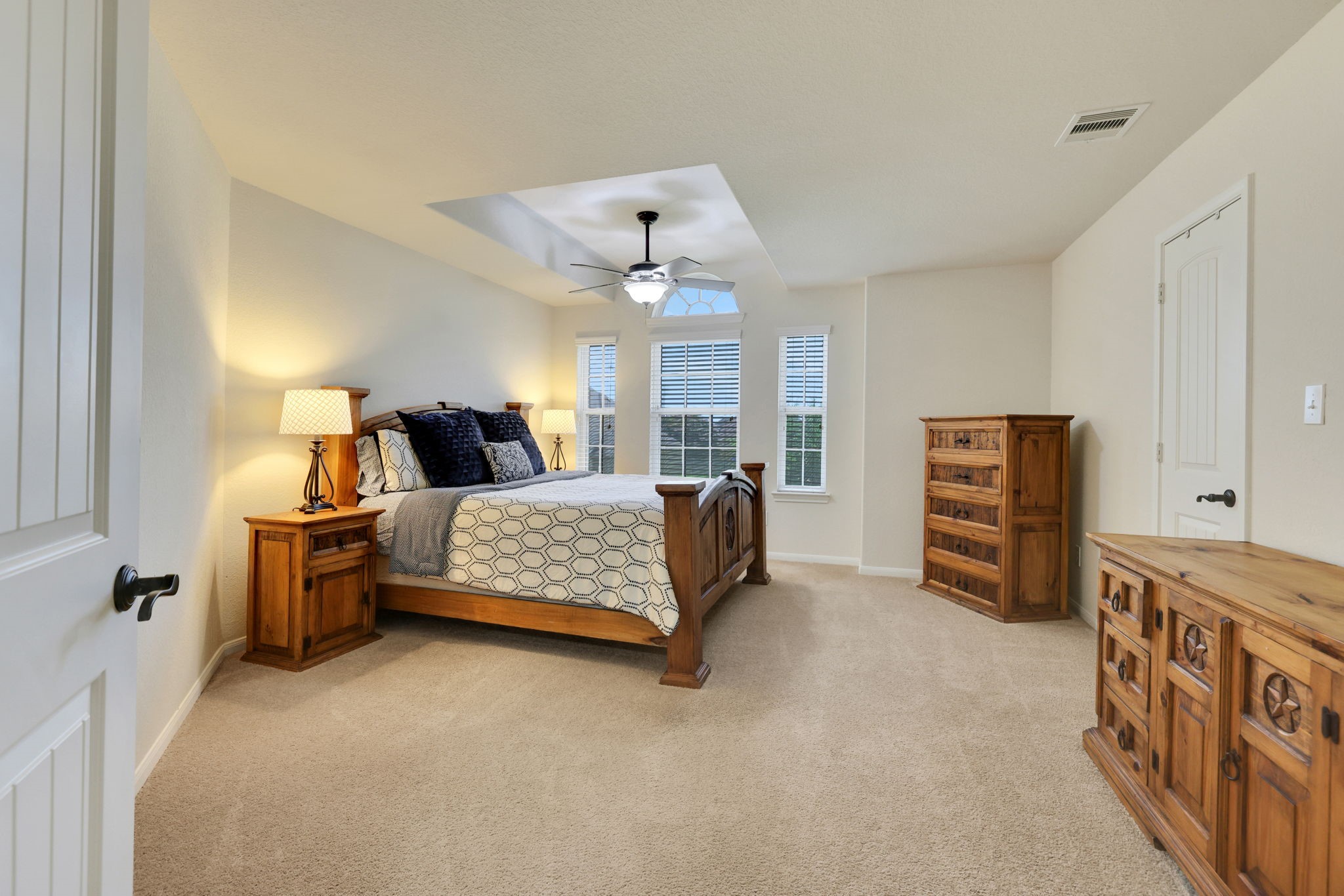 Mont Belvieu, Texas, 77523, United States, 5 Bedrooms Bedrooms, ,4 BathroomsBathrooms,Residential,For Sale,1906104