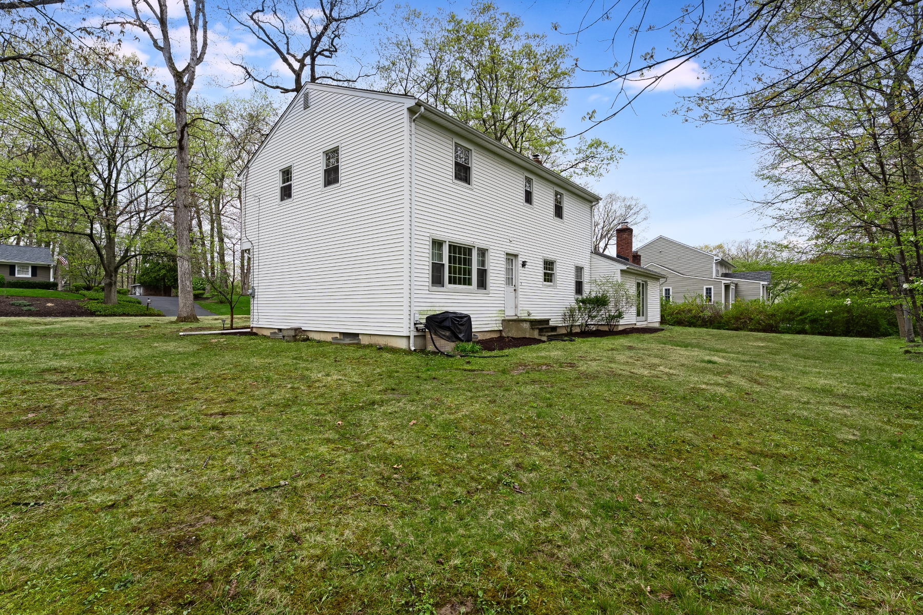  Traditional Center Hall Colonial Located on Lovely Cul-de-Sac - 物件實景