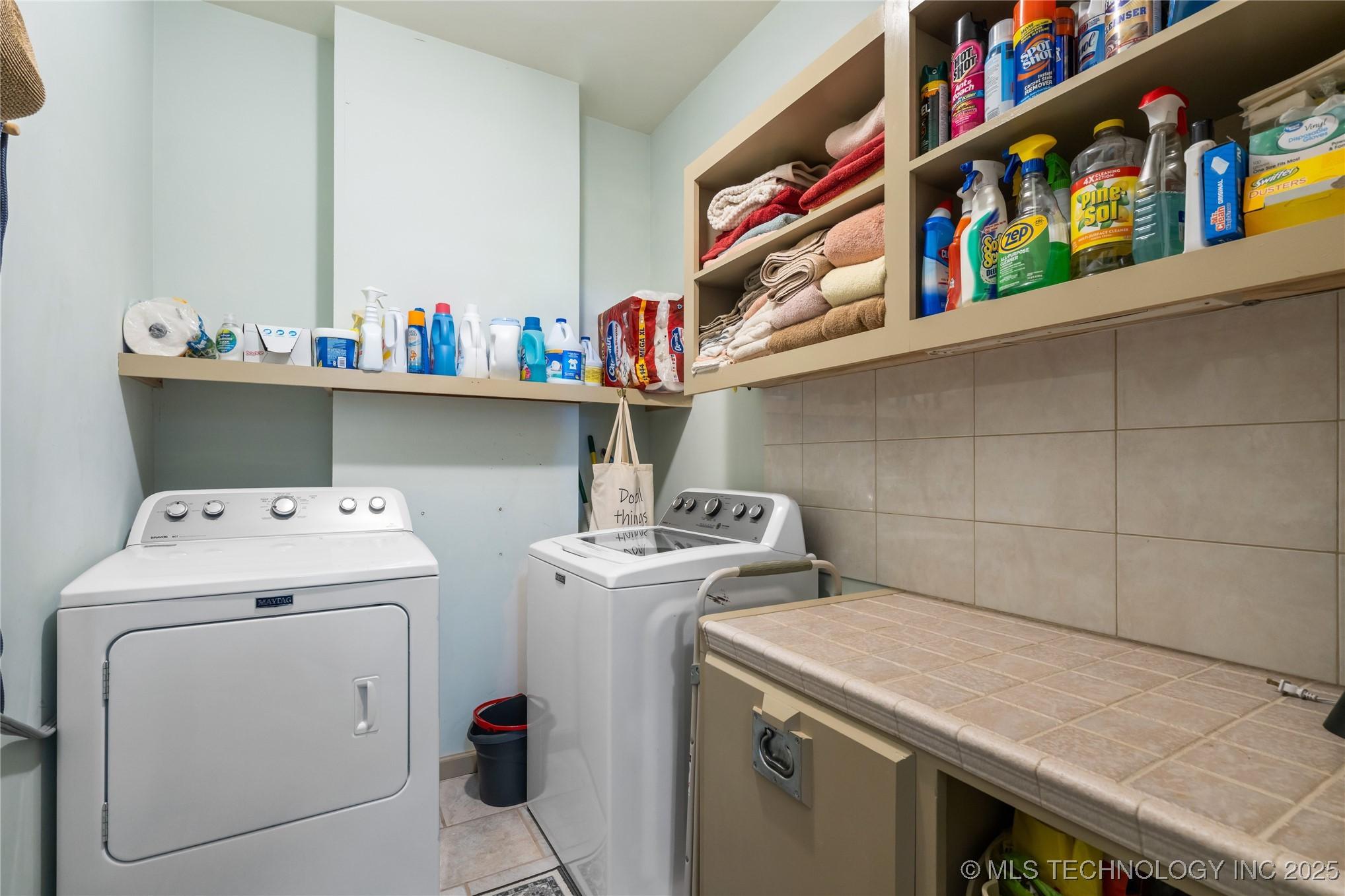 Hulbert, Oklahoma, 74441, United States, 3 Bedrooms Bedrooms, ,2 BathroomsBathrooms,Residential,For Sale,1920796