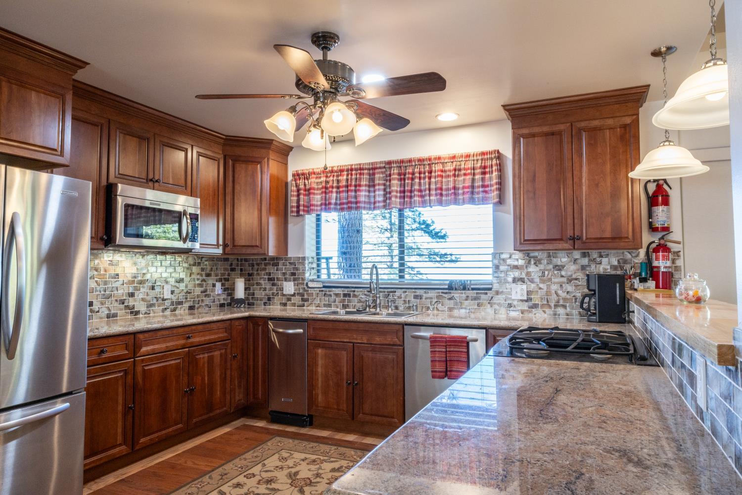 Yosemite West, California, 95389, United States, 5 Bedrooms Bedrooms, ,4 BathroomsBathrooms,Residential,For Sale,2005695