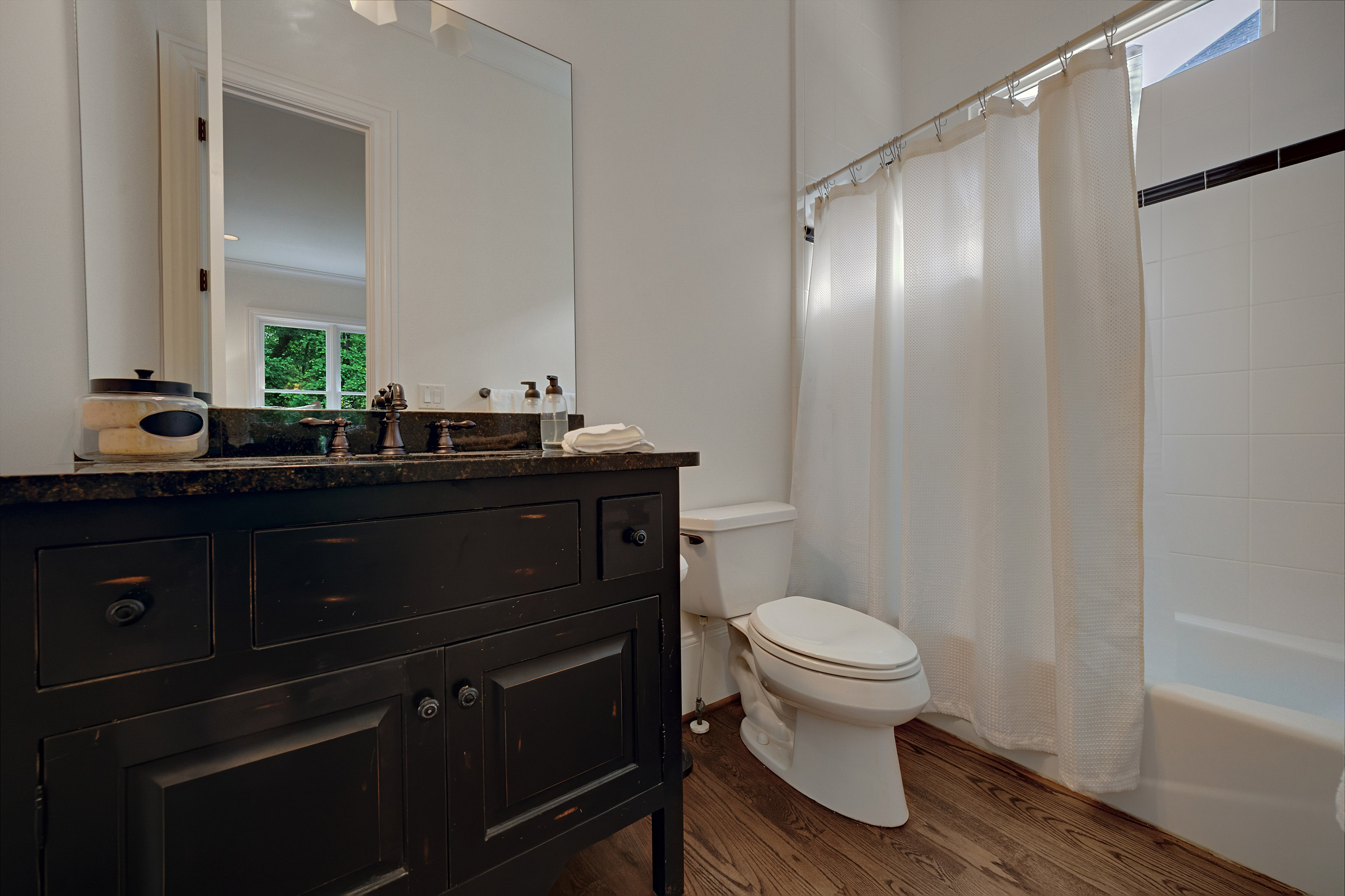  Stunning European-inspired Home on Private, Wooded Lot in East Cobb - 物件實景